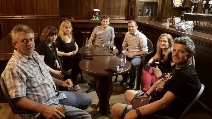 reunió oci nocturn 1