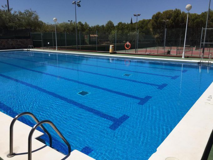 PISCINA ALMENARA
