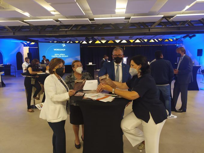 Aerocas es reuneix en Bilbao en institucions i empreses per a fomentar les connexions