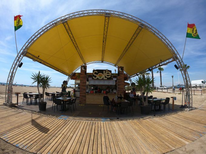 Solé Rototom Beach mantiene la estructura del pasado verano en un guiño a los escenarios de los grandes festivales