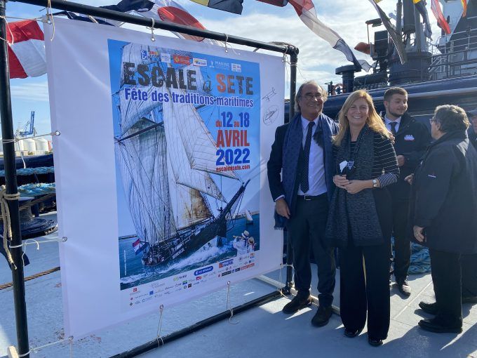 Marco con el alcalde de Sète escala a castello