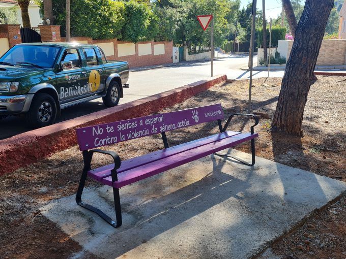 banco lila igualdad benicassim 25n