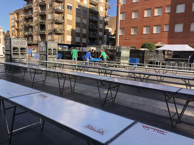 Preparatius del sopar de pa i porta d'Almassora