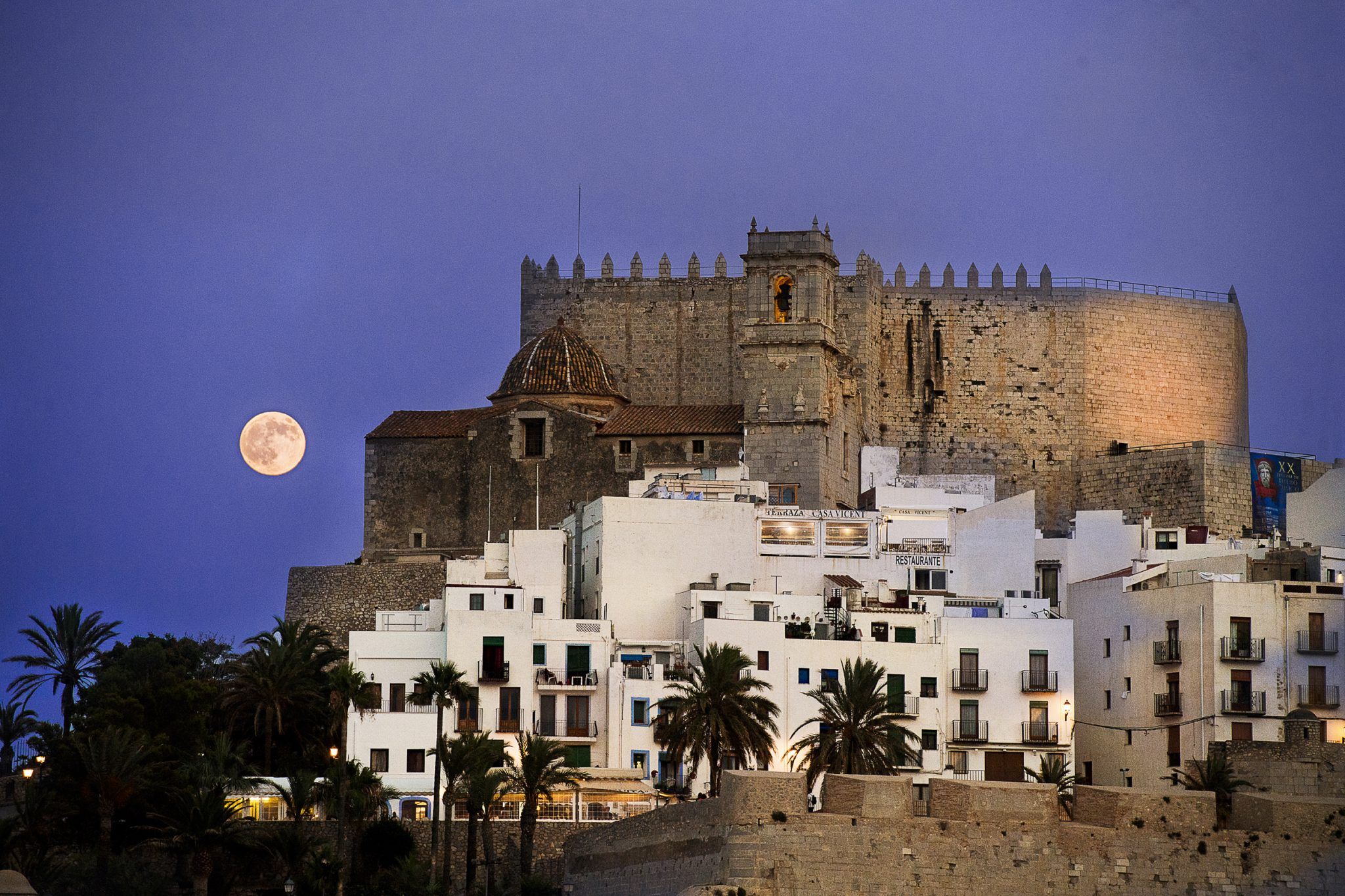 Luna en el Castillo de Peñíscola