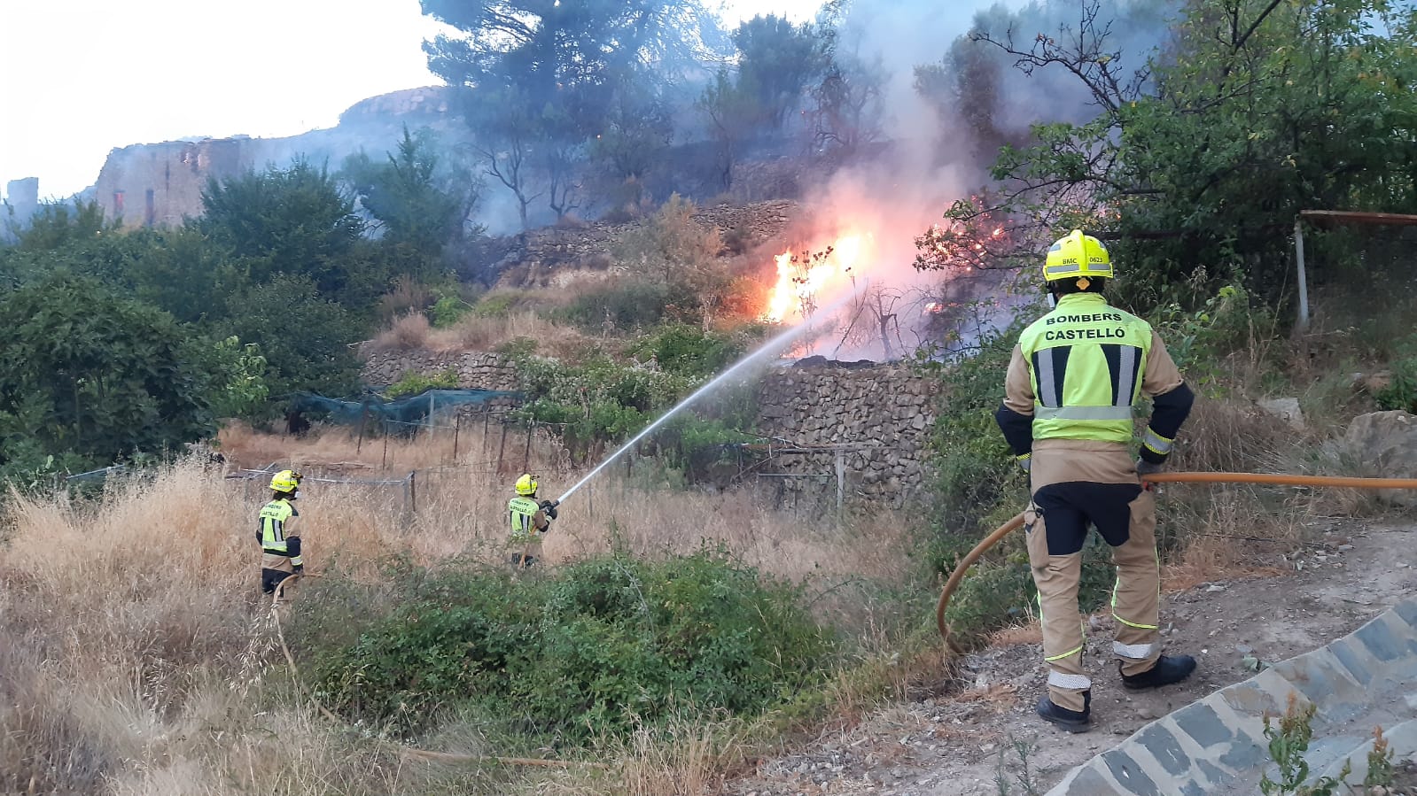 Bomberos incendio Bejís