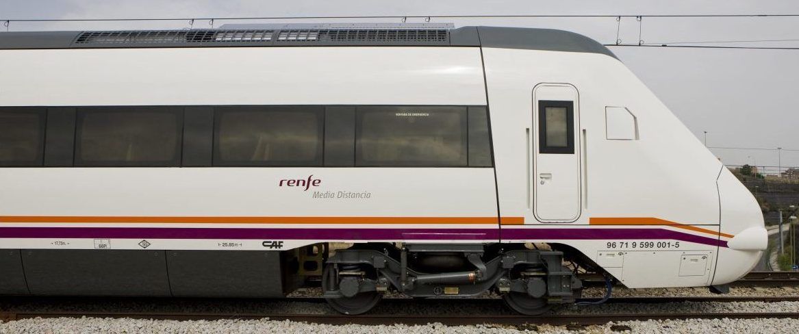 Un tren de Renfe de Mitja Distància