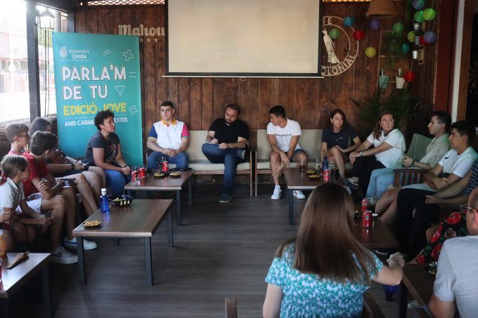 Ballester atiende las peticiones de los jóvenes ondenses en una nueva edición de ‘Parla’m de tu’ Ballester atiende las peticiones de los jóvenes ondenses en una nueva edición de ‘Parla’m de tu’