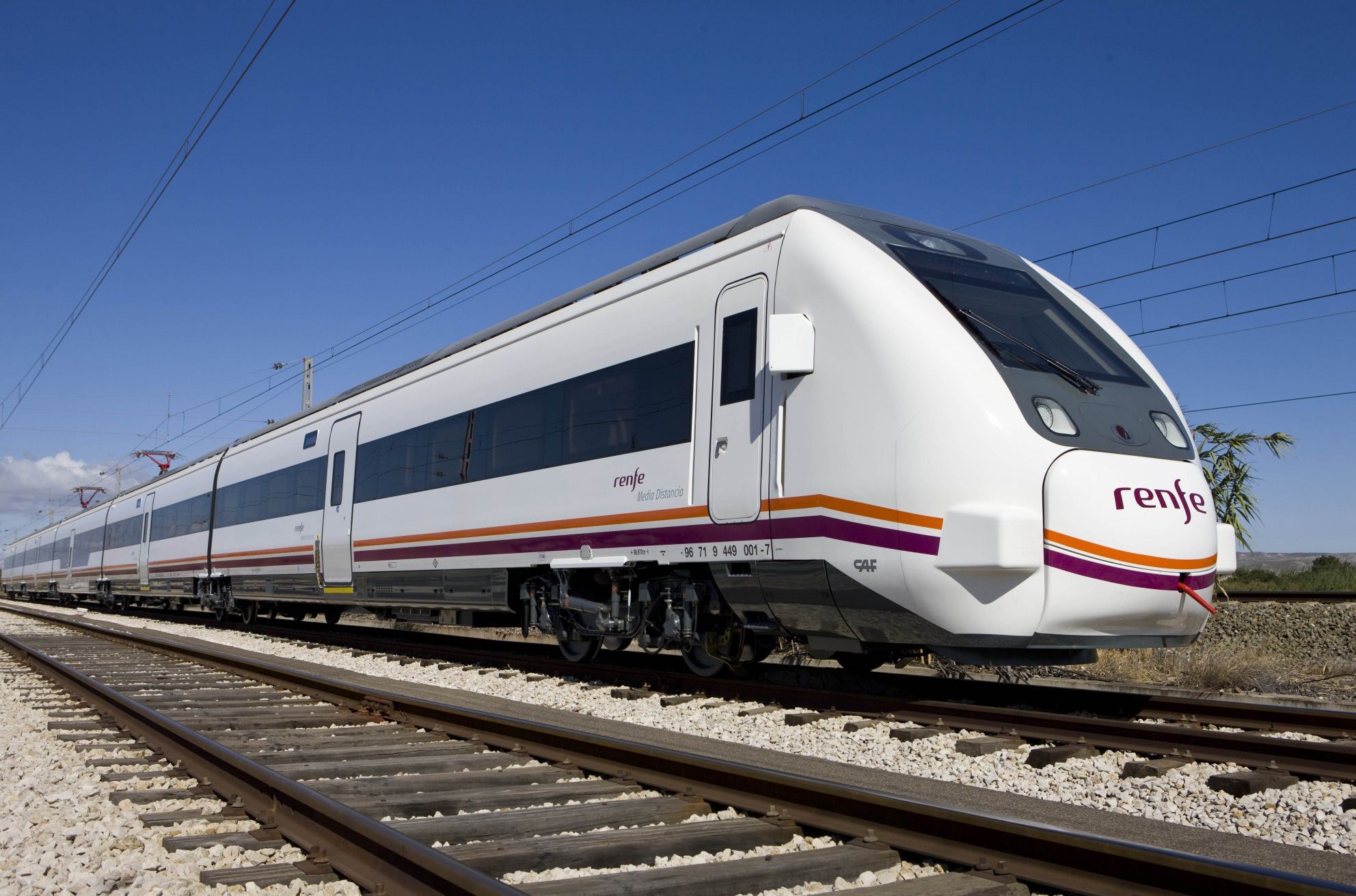 Un tren de Renfe circula en Castellón