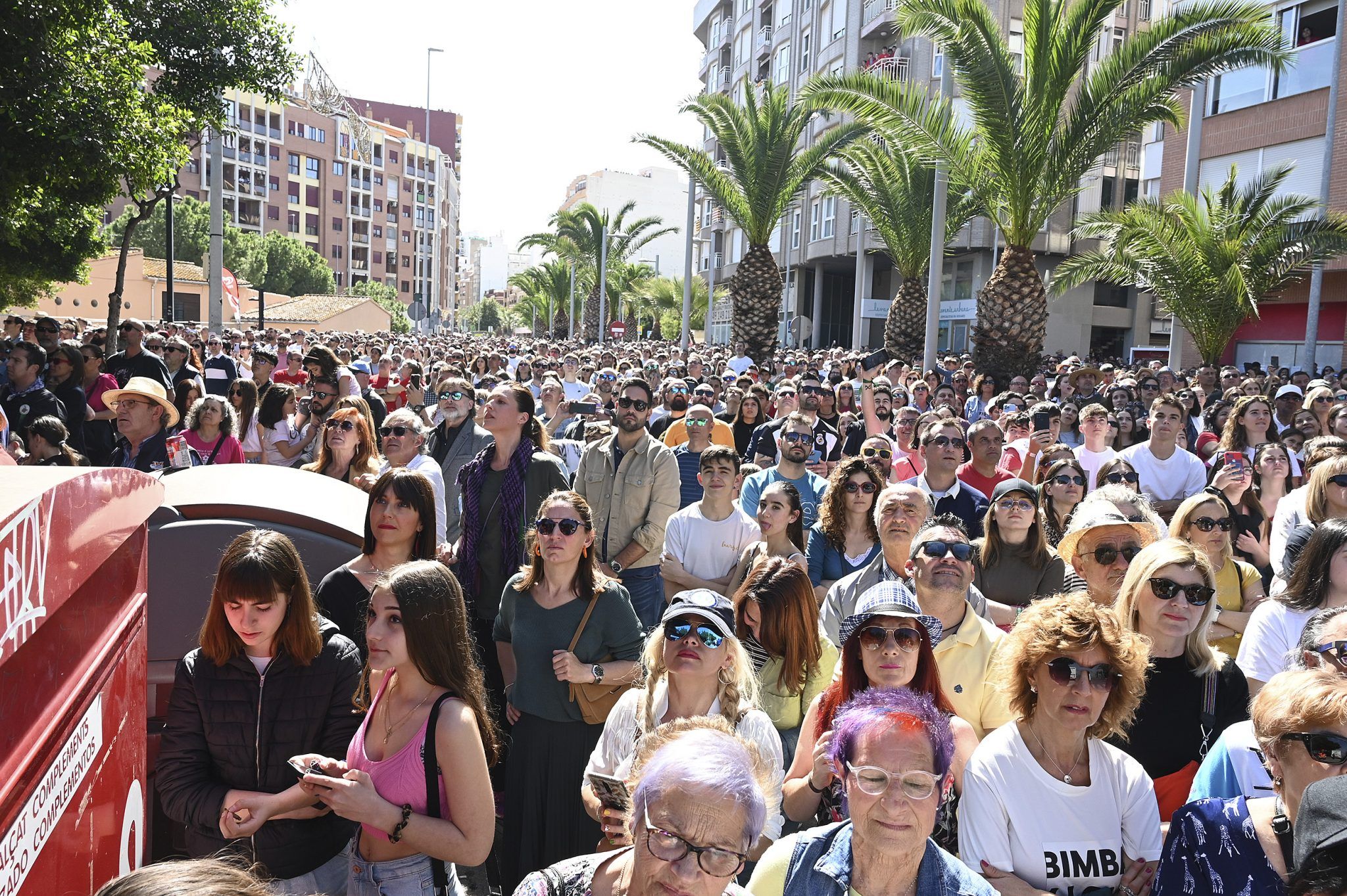 Públic d'una mascletà de les Festes de la Magdalena de Castelló