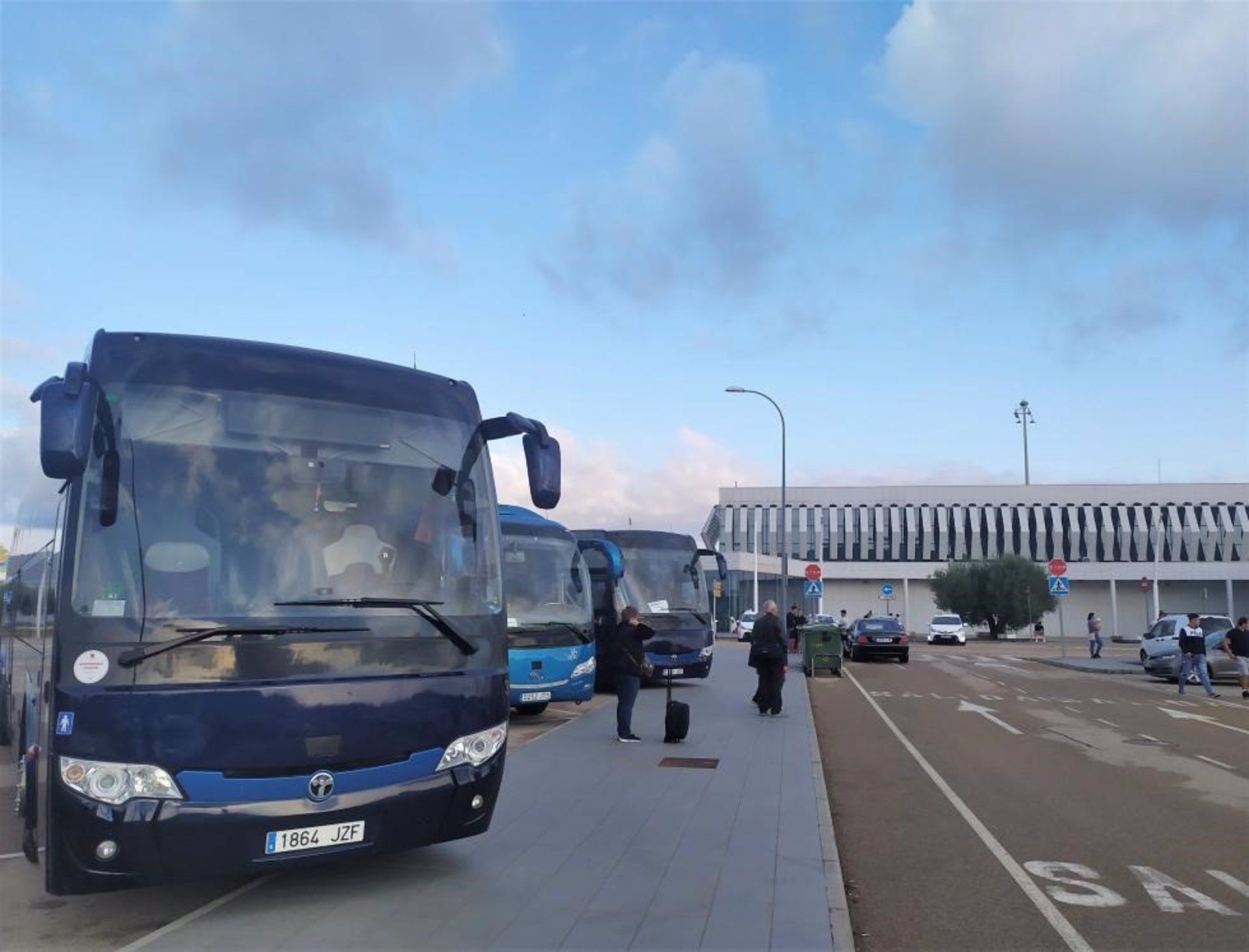 Turismo.- El servicio de autobús del aeropuerto de Castellón conectará también con València en julio y agosto Turismo.- El servicio de autobús del aeropuerto de Castellón conectará también con València en julio y agosto