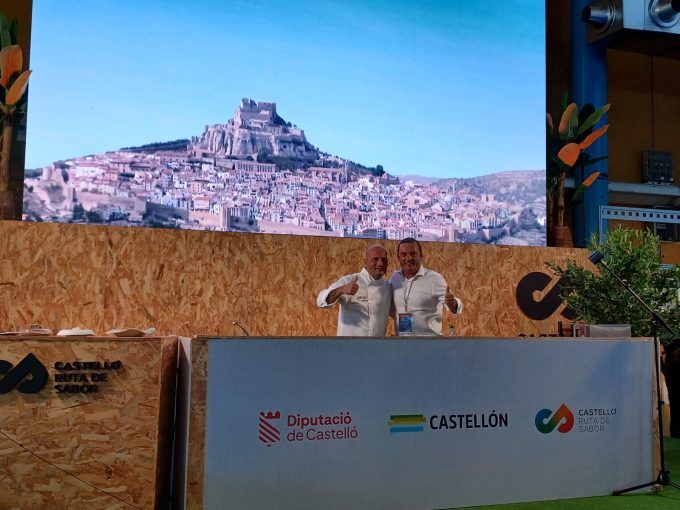 Vicepresidente Andrés Martínez con el chef Raúl Resino Vicepresidente Andrés Martínez con el chef Raúl Resino