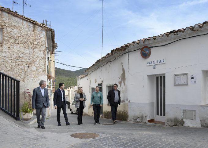 Presidenta Marta Barrachina y vicepresidente Héctor Folgado - visita Cirat (1) Presidenta Marta Barrachina y vicepresidente Héctor Folgado - visita Cirat (1)