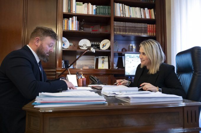 Presidenta Marta Barrachina y diputado del Ciclo Integral del Agua, Iván Sánchez Presidenta Marta Barrachina y diputado del Ciclo Integral del Agua, Iván Sánchez