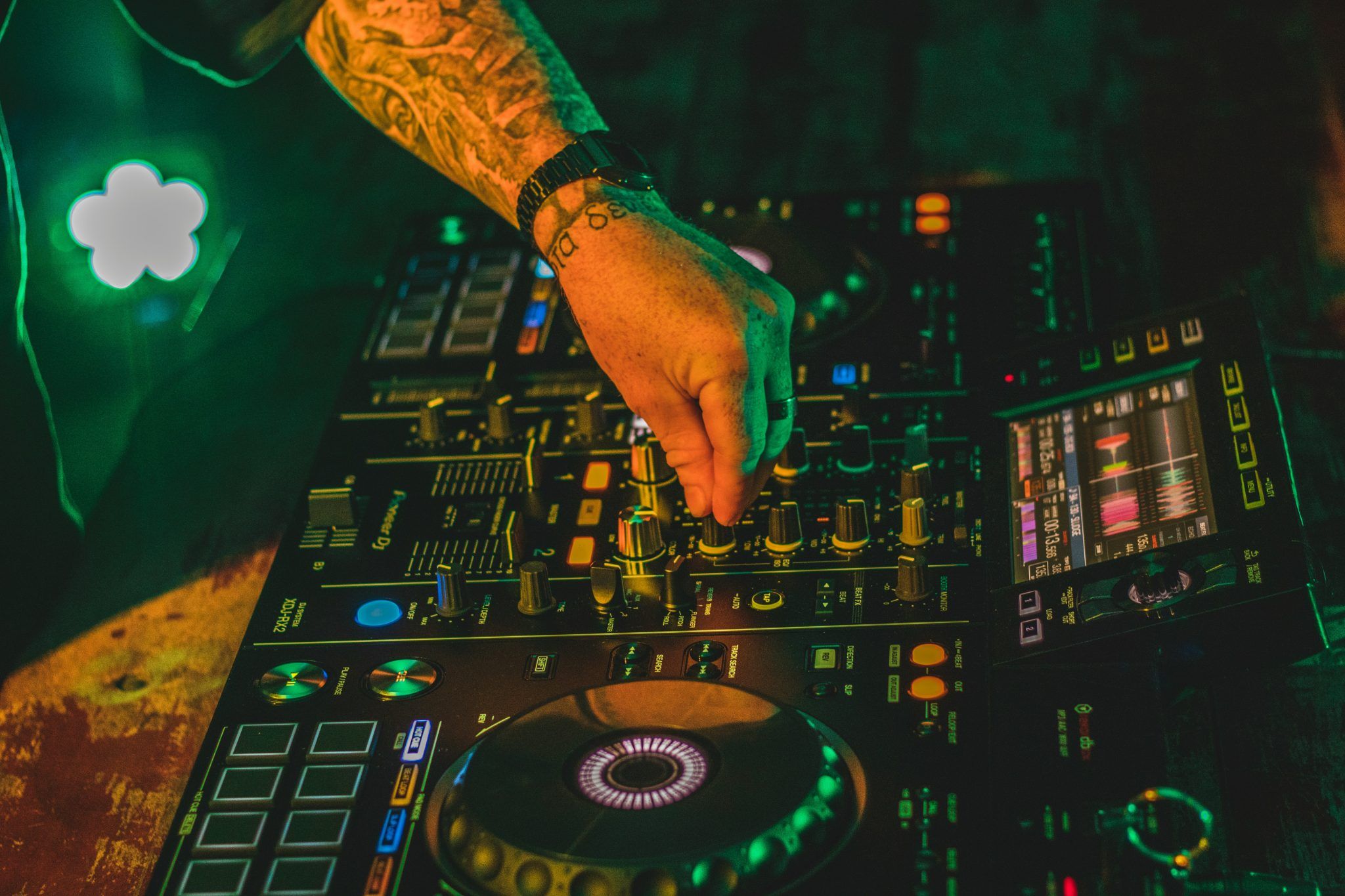 una actuacion de dj unsplash una actuacion de dj unsplash