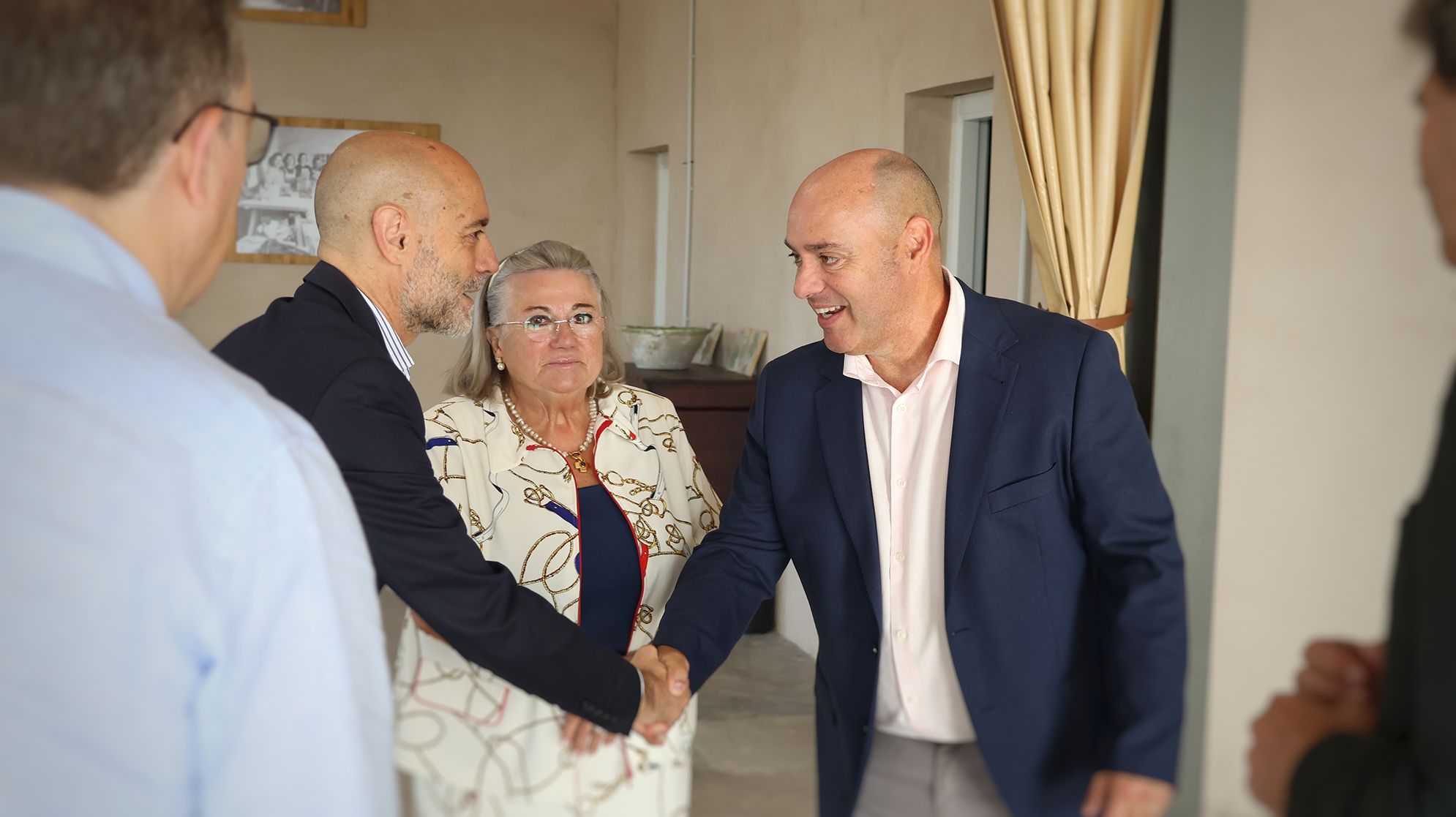 El regidor Vicente Ramón a una visita.