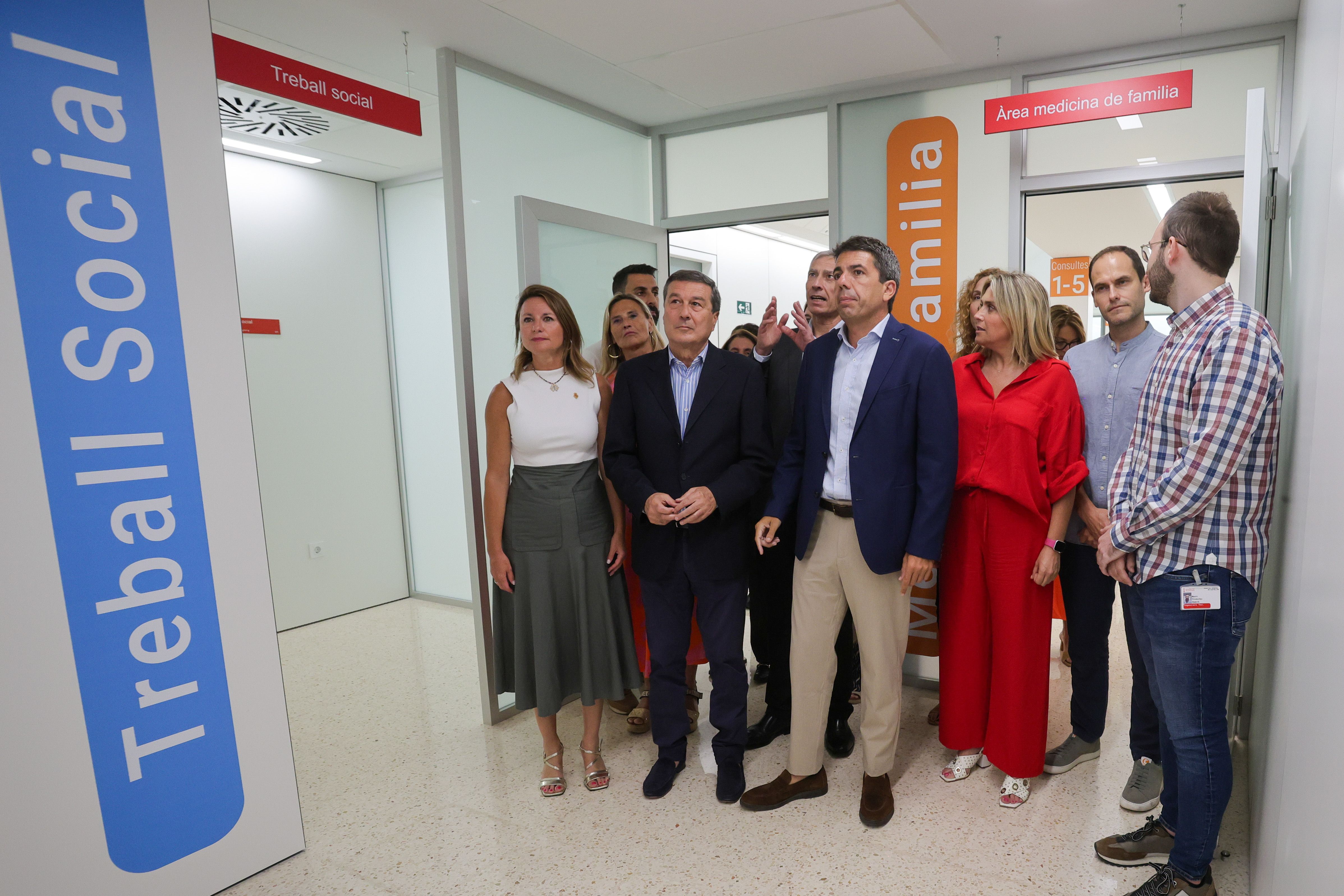 Carlos Mazón durant la seua visita al nou Centre de Salut "Sequiol" de Castelló