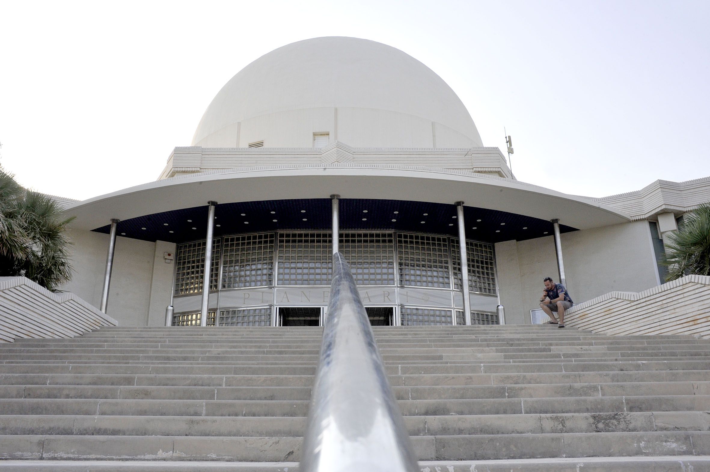 El Planetario de Castellón programa proyecciones, observaciones nocturnas y talleres infantiles este verano