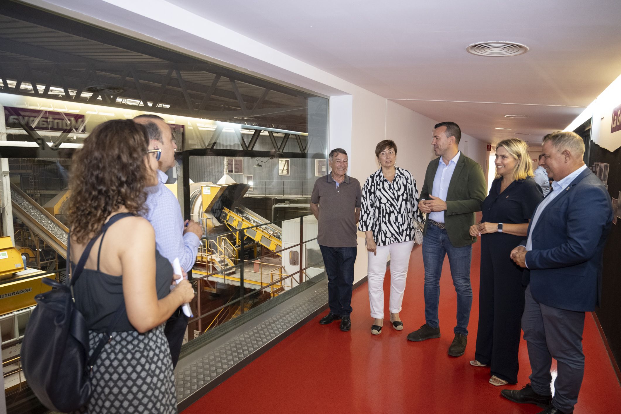 Marta Barrachina visita la planta de residuos de Algímia d'Alfara