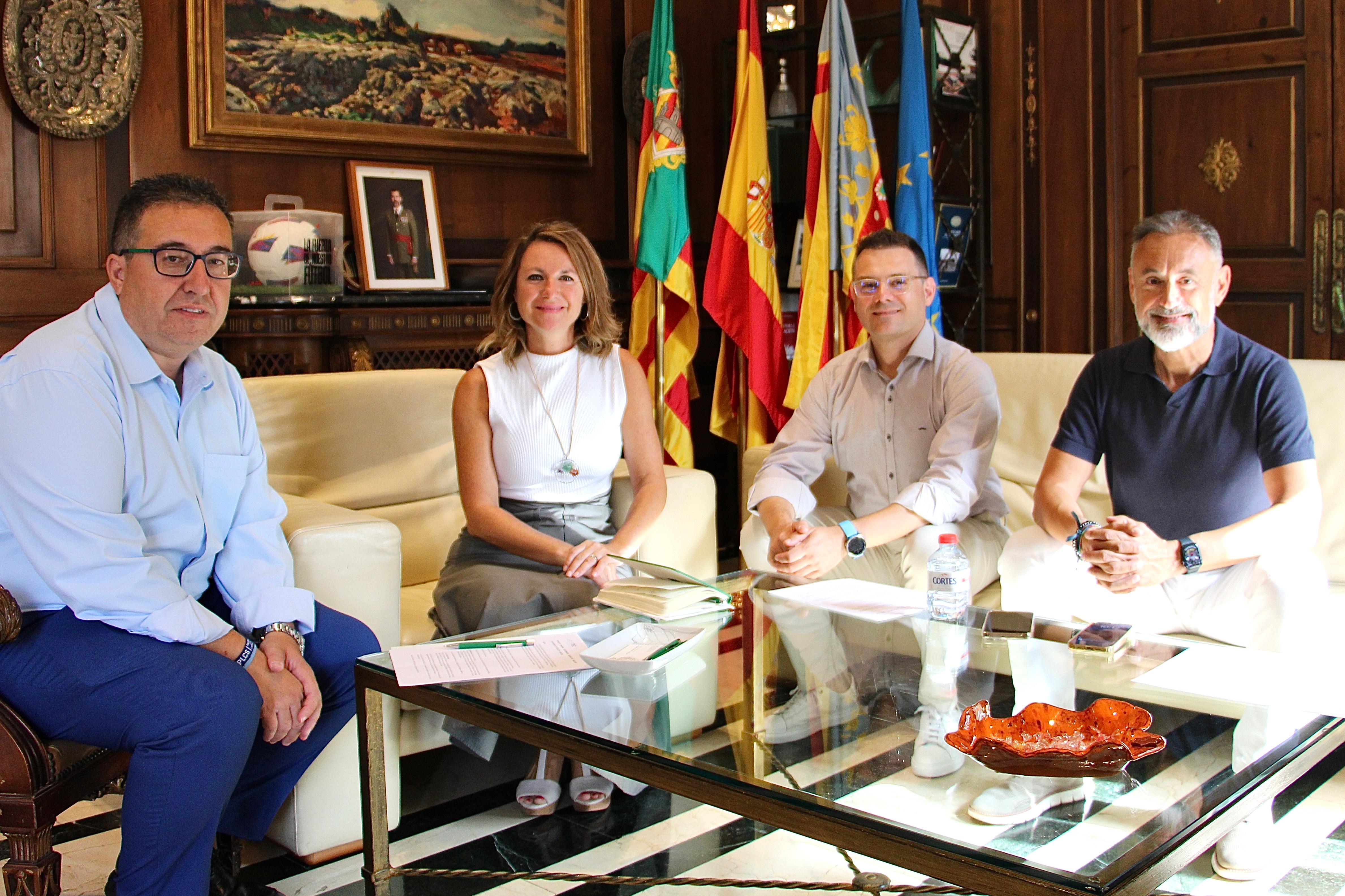 Begoña Carrasco es reunix amb José Bort i Carlos Jaime de l'Associació d'Empreses Tecnològiques de Castelló XarxaTec