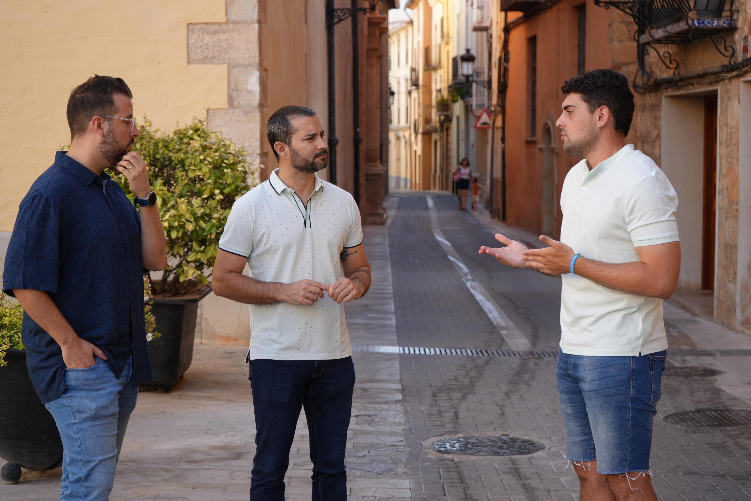 L'alcalde de L'Alcora, el regidor d'Habitatge, Erik Torner, i l'edil d'Hisenda, Robert Tena