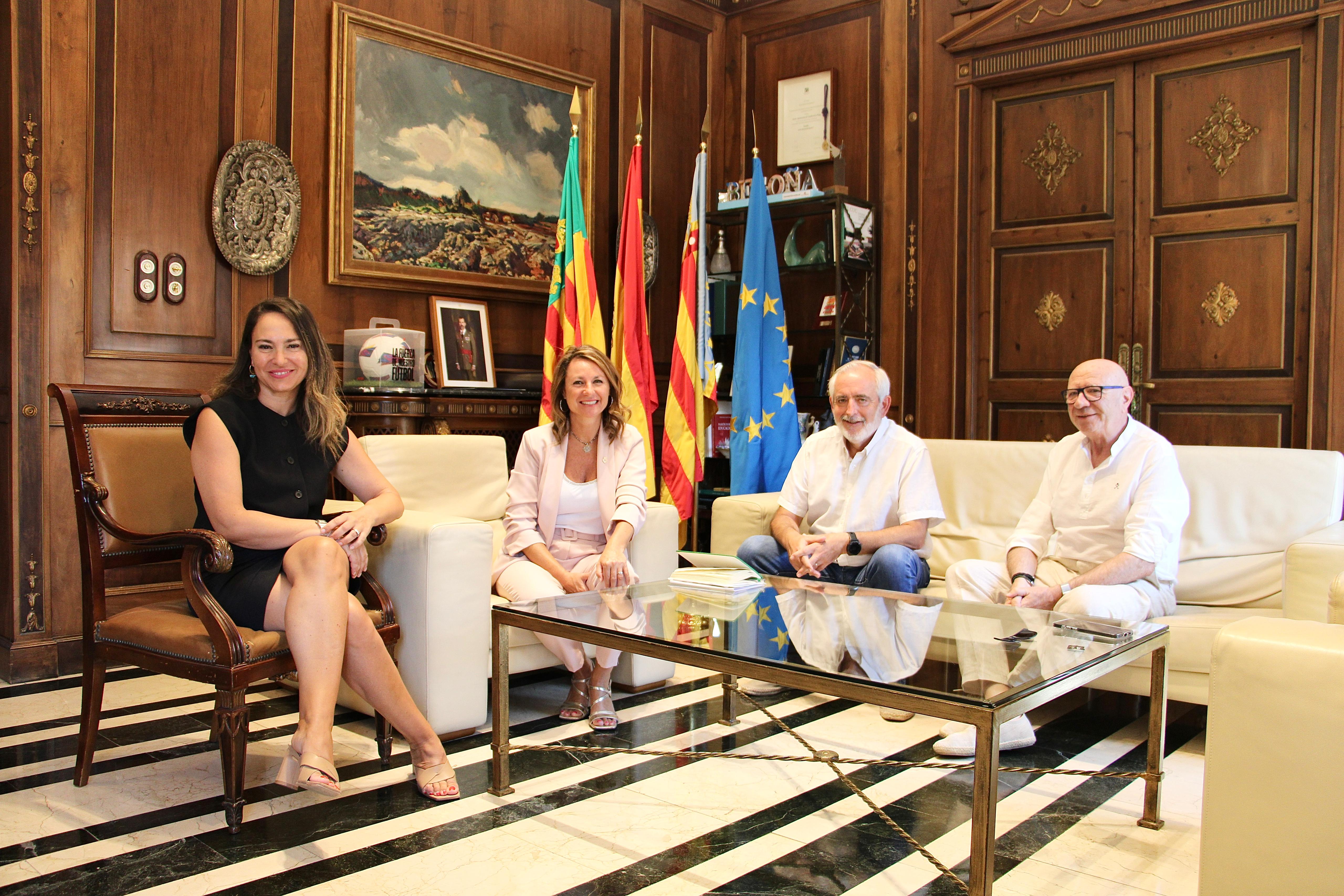 Reunió entre Begoña Carrasco i els responsables del Club Atletisme Facsa Platges de Castelló