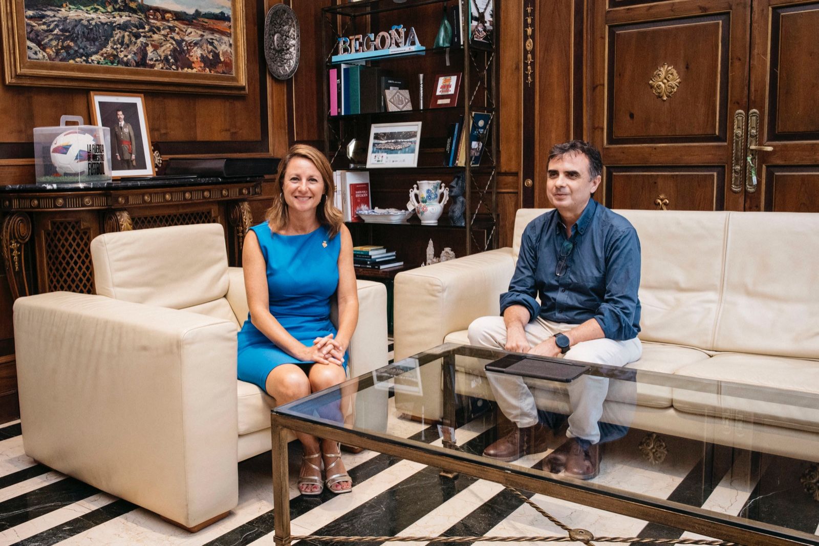 Reunión entre l'alcaldessa Begoña Carrasco i l'arquitecte José María Forteza Olivar