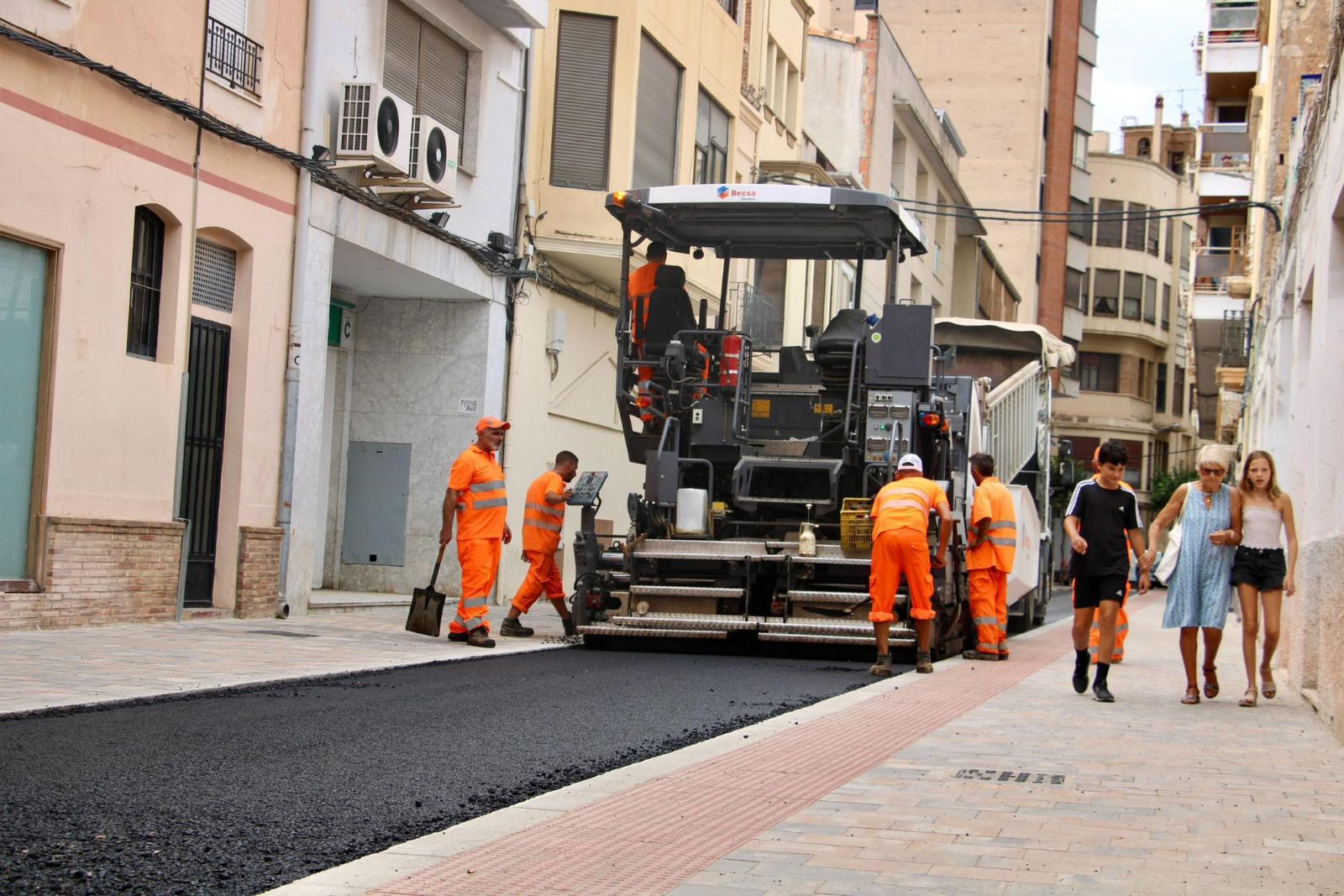 Asfaltatge al carrer Luís Vives