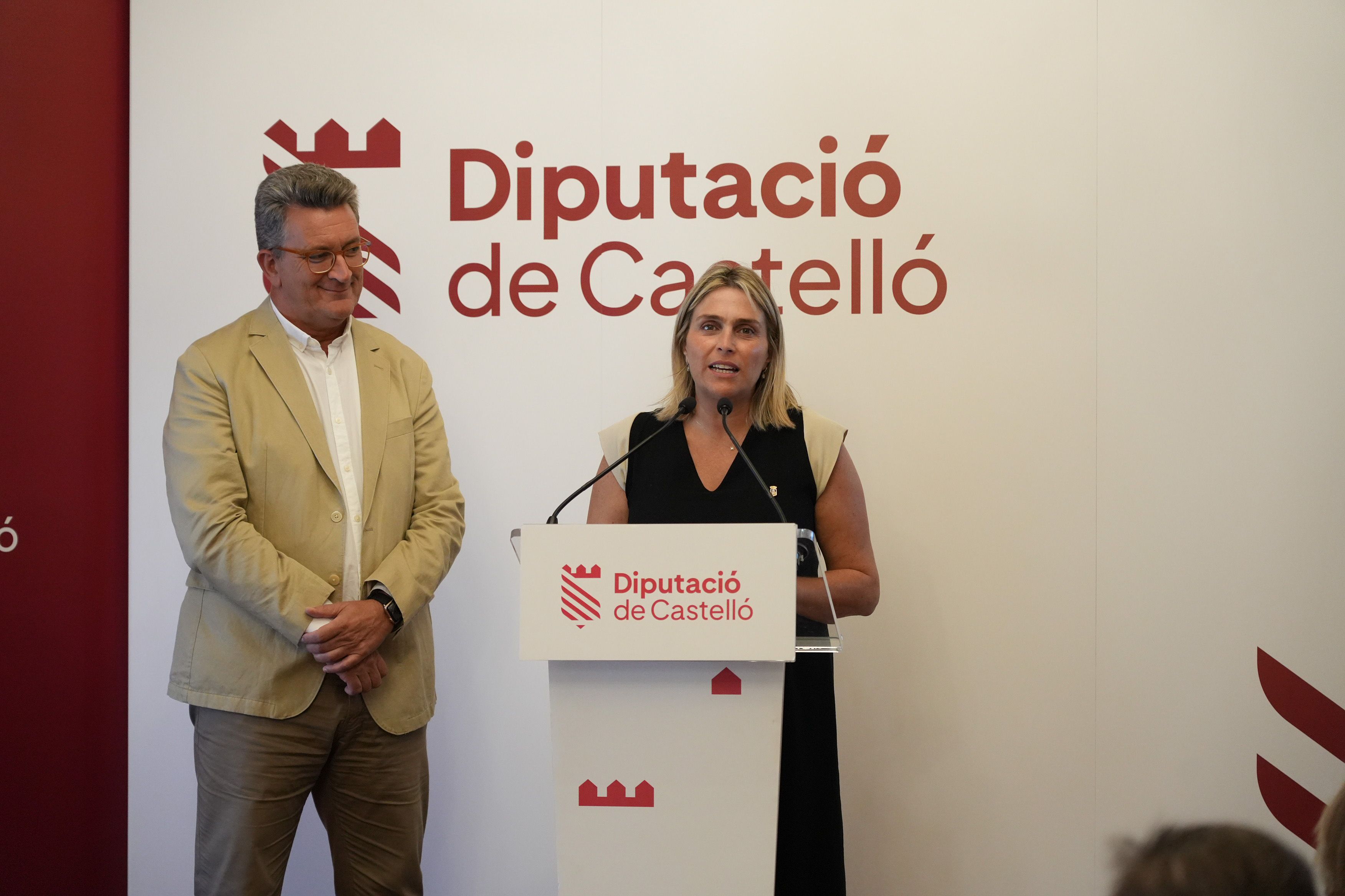 La presidenta de la Diputació de Castelló, Marta Barrachina, i el conseller de Medi Ambient, Infraestructures i Territori, Vicente Martínez Mus