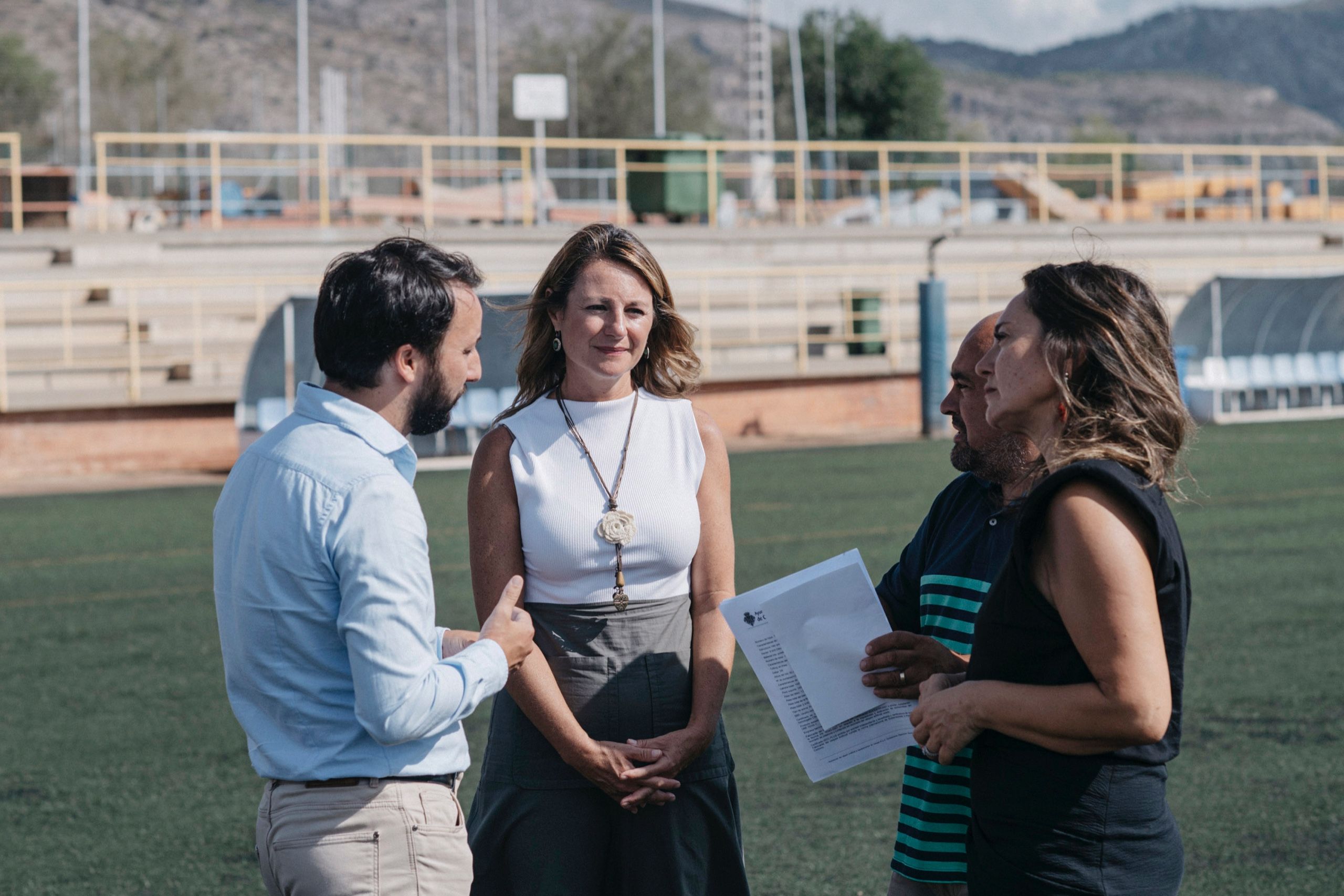 La alcaldesa Begoña Carrasco visita las instalaciones deportivas del "Chencho"