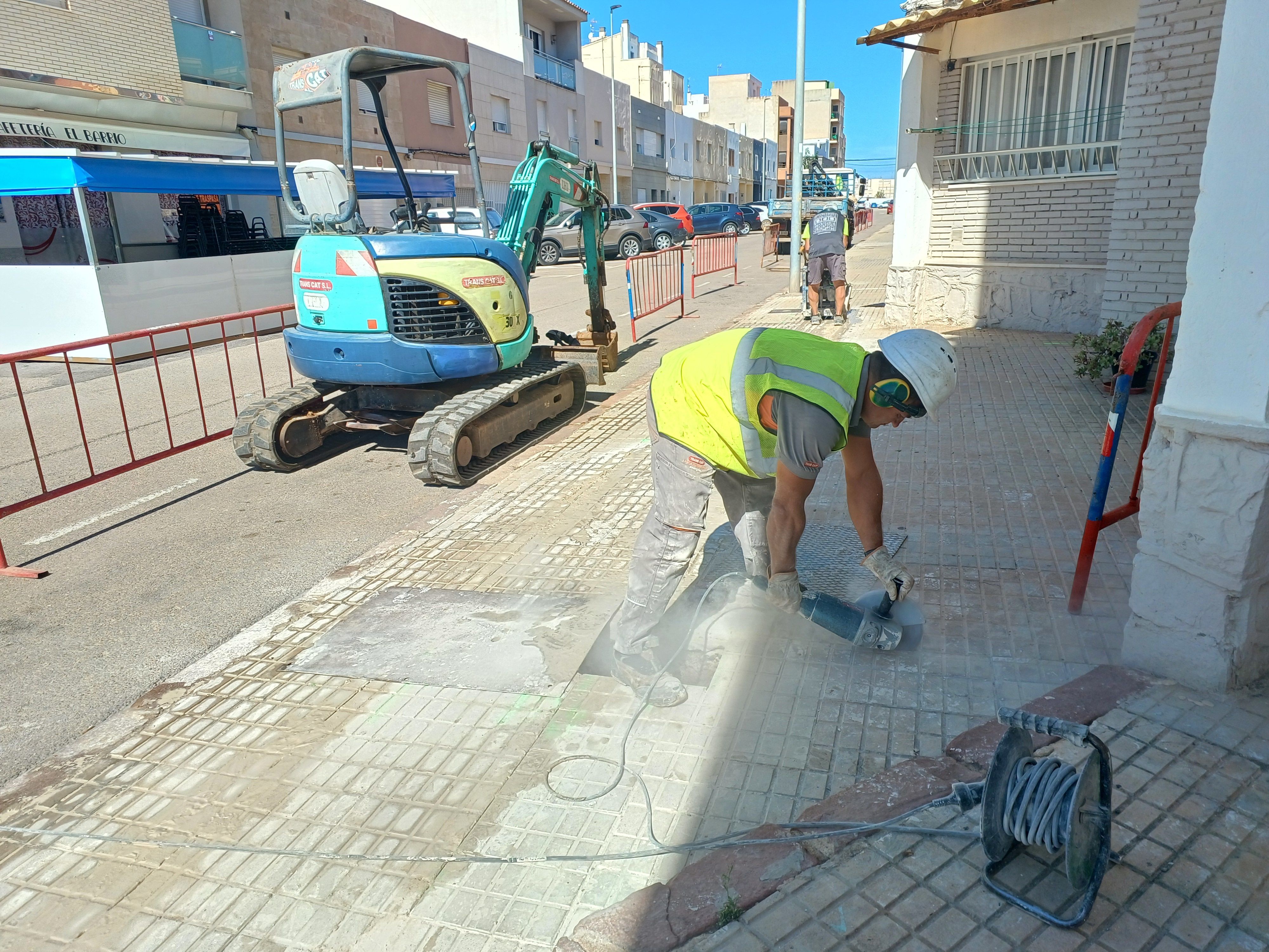 Execució de les obres de renovació de la xarxa de proveïment d'aigua potable del barri de Sant Bartomeu