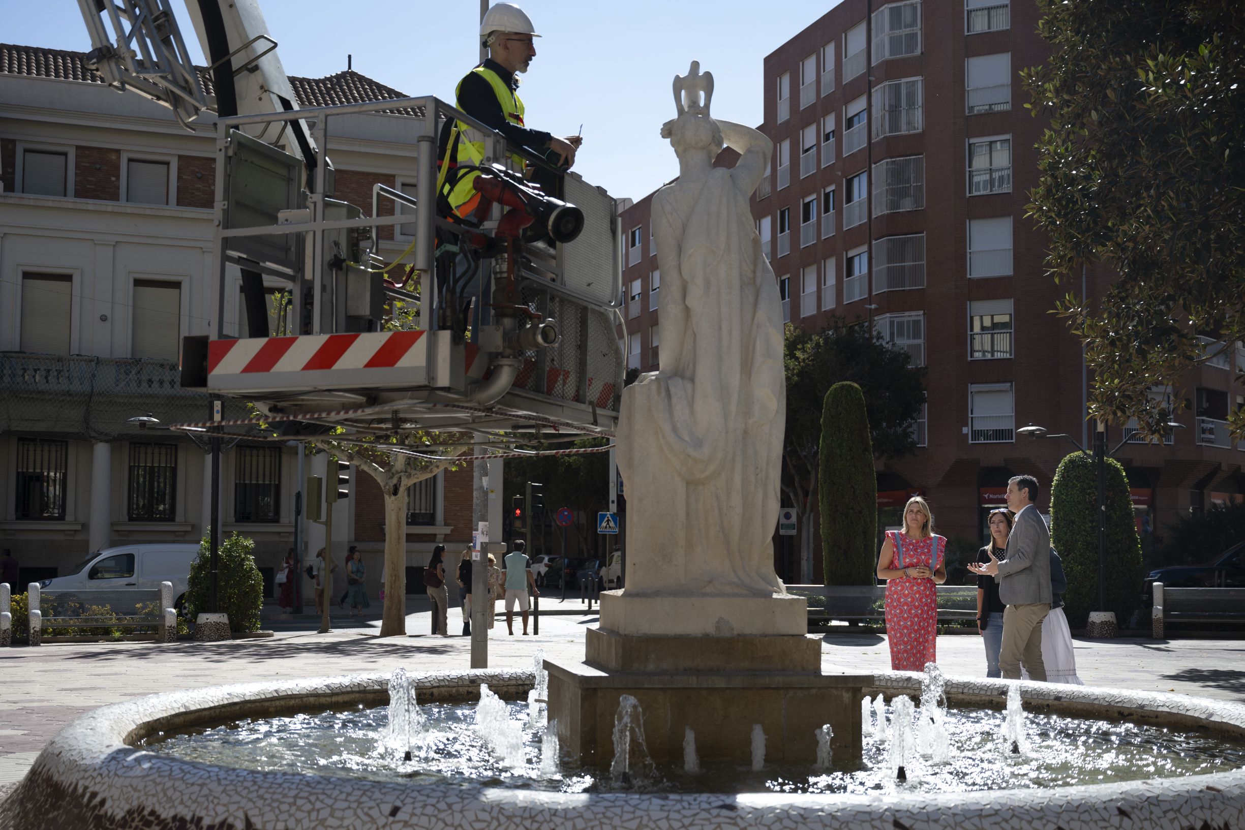 Restauració de l'escultura ‘Monumento a la Paz’ en la plaça M. Agustina de Castelló