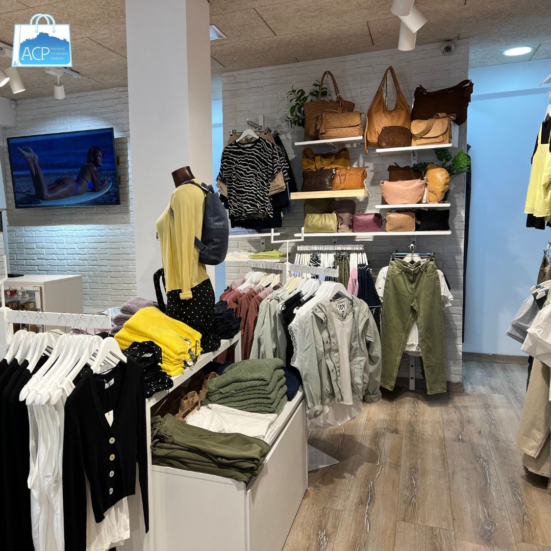 Una tenda de roba de Peníscola. Imatge: Associació de Comerciants de Peñíscola