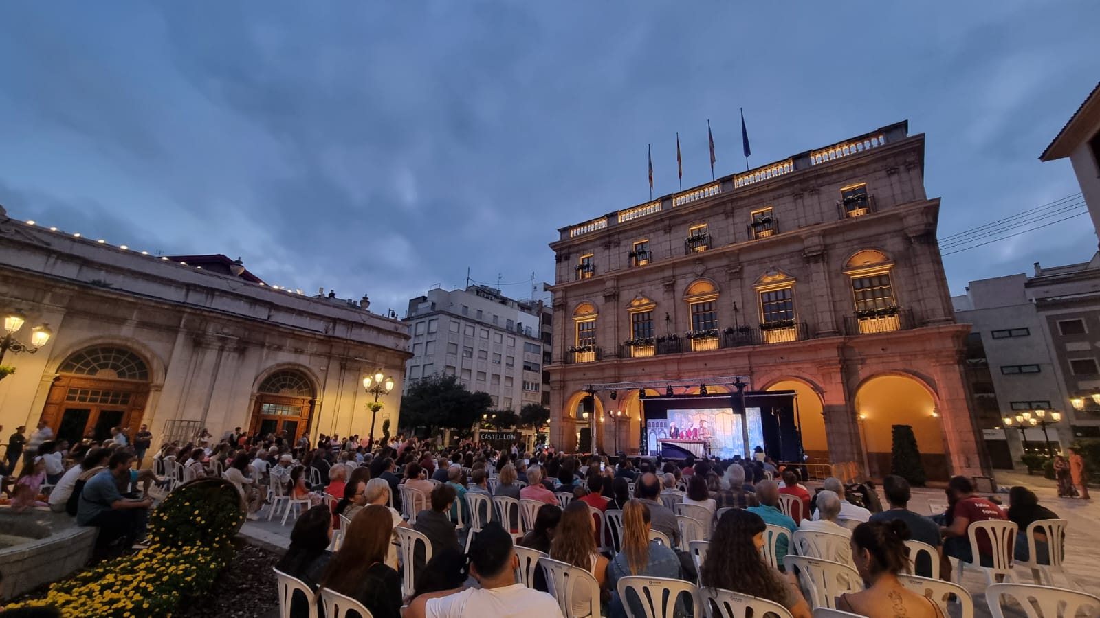 Una actuació en la plaça Major de Castelló