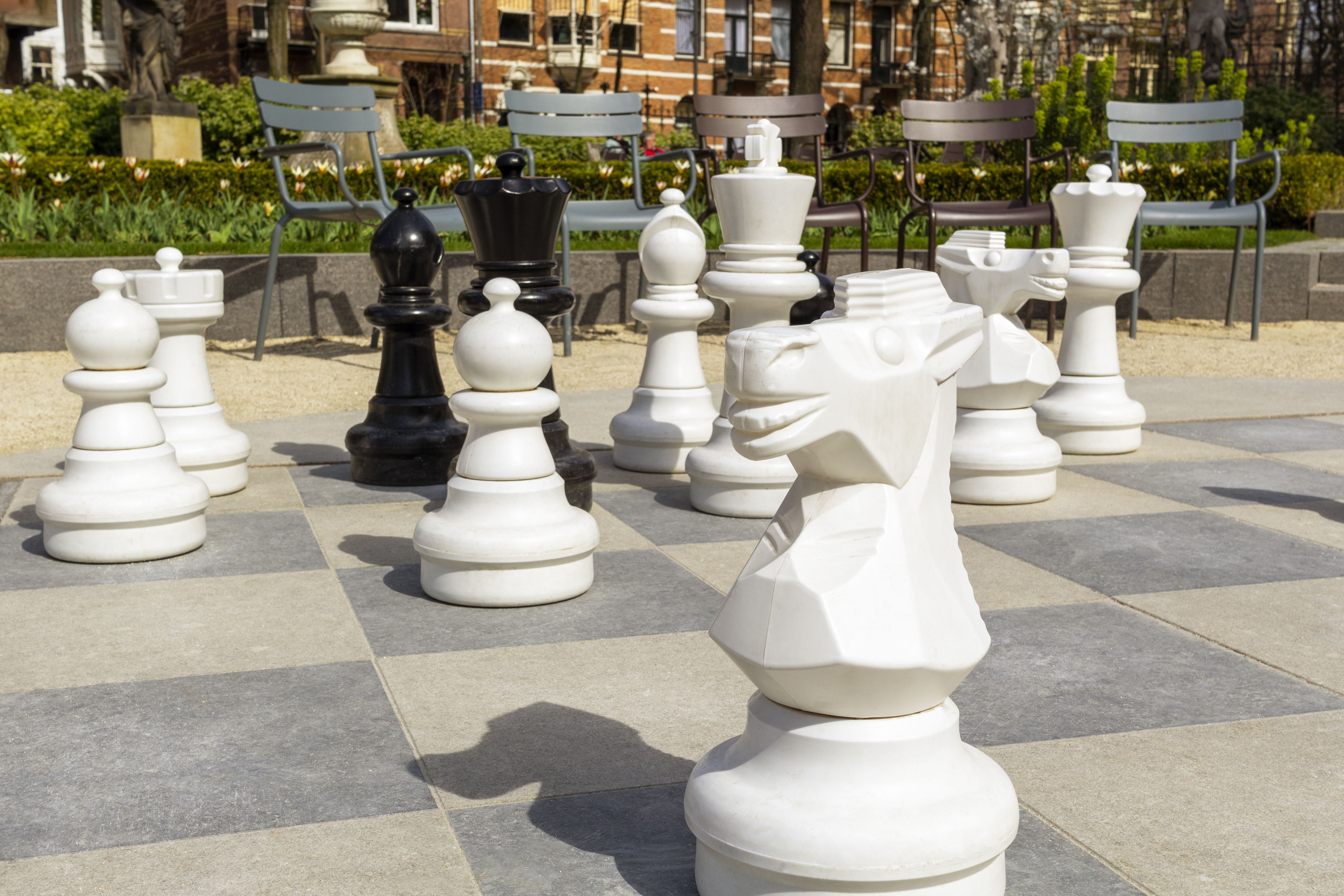 La plaza Mayor de Castellón se convierte en un gran tablero de juegos de mesa
