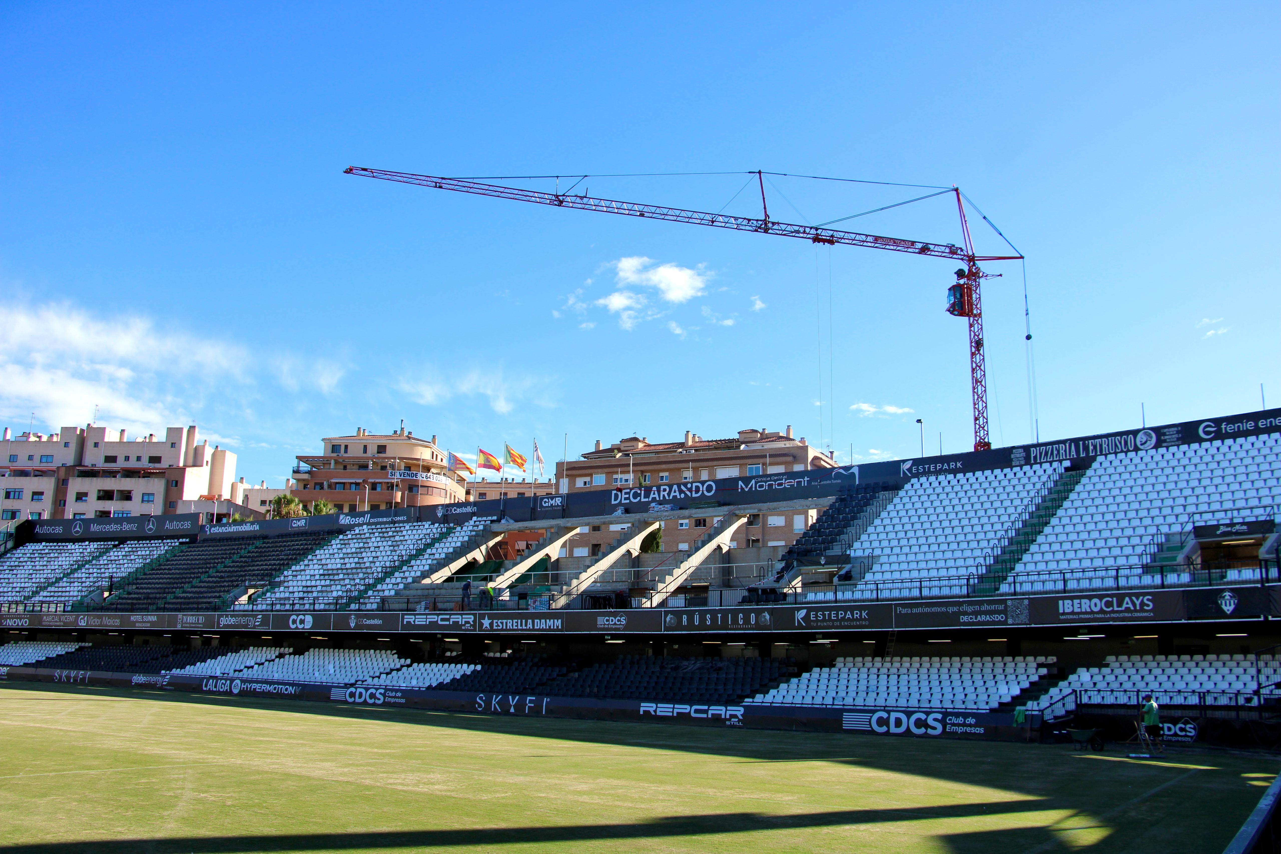 Ejecución de las obras en la grada de preferencia de Castalia