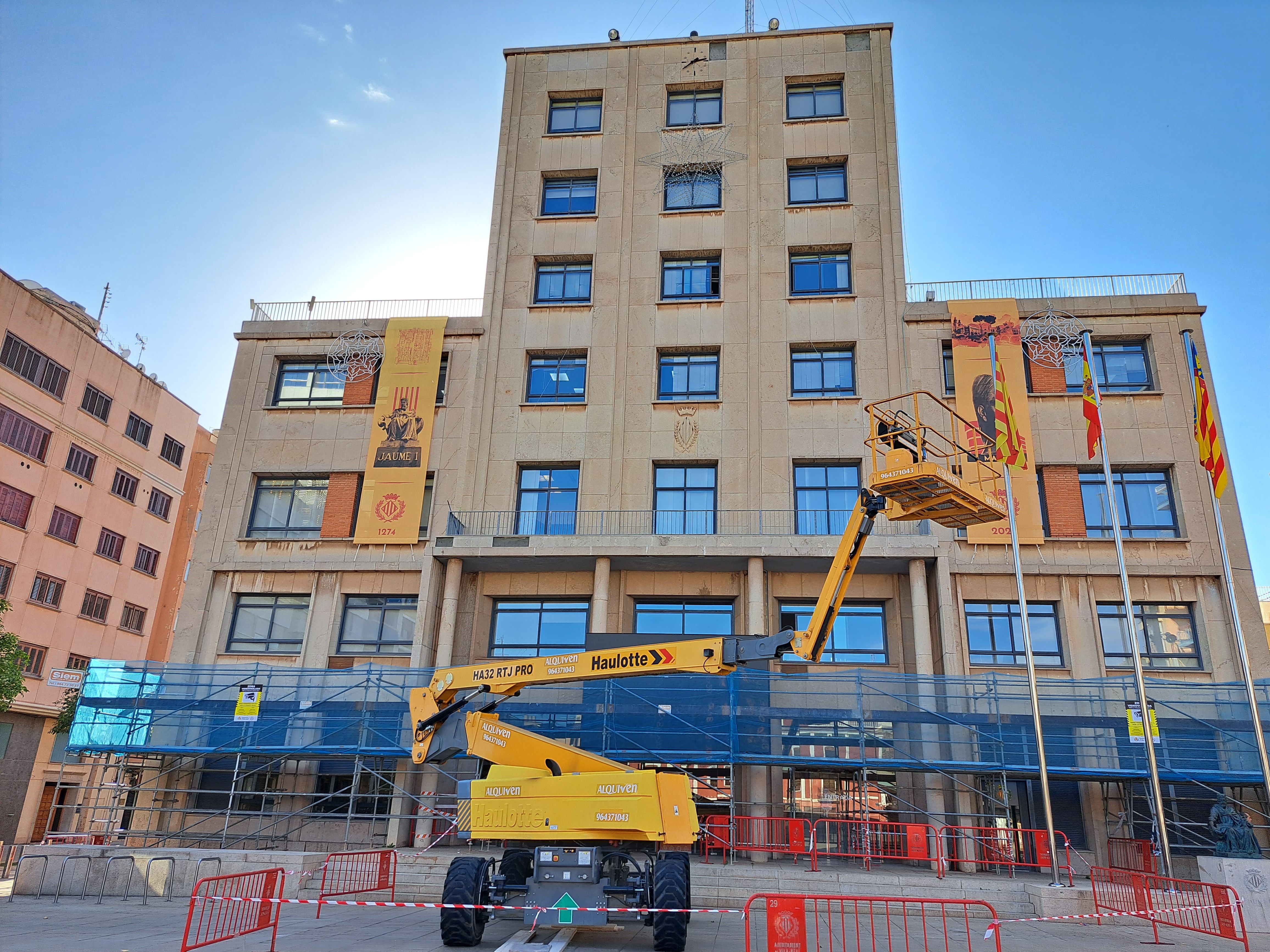 Obras en la fachada del Ayuntamiento de Almassora