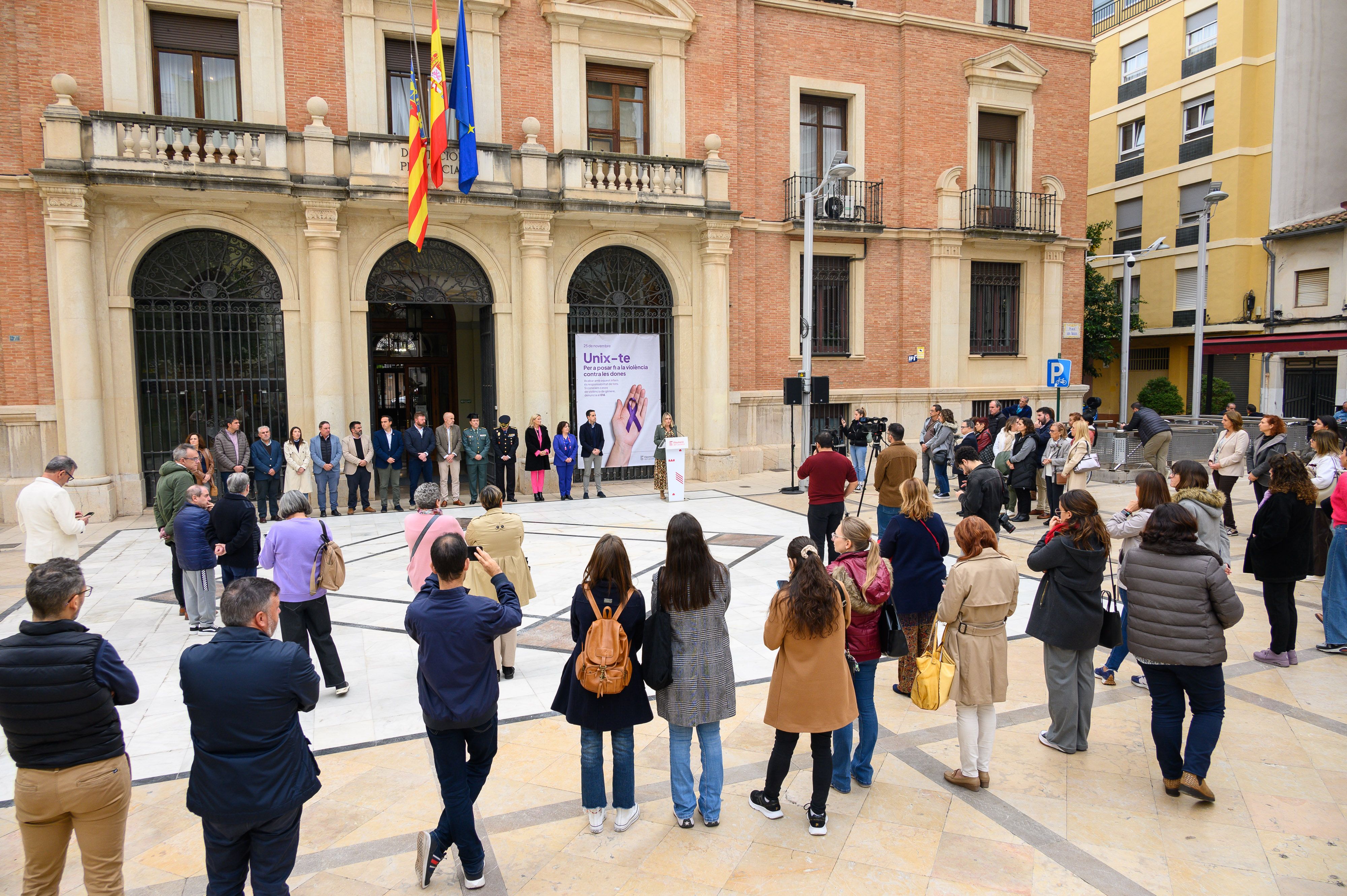 Lectura del manifest del 25N en la Diputació de Castelló