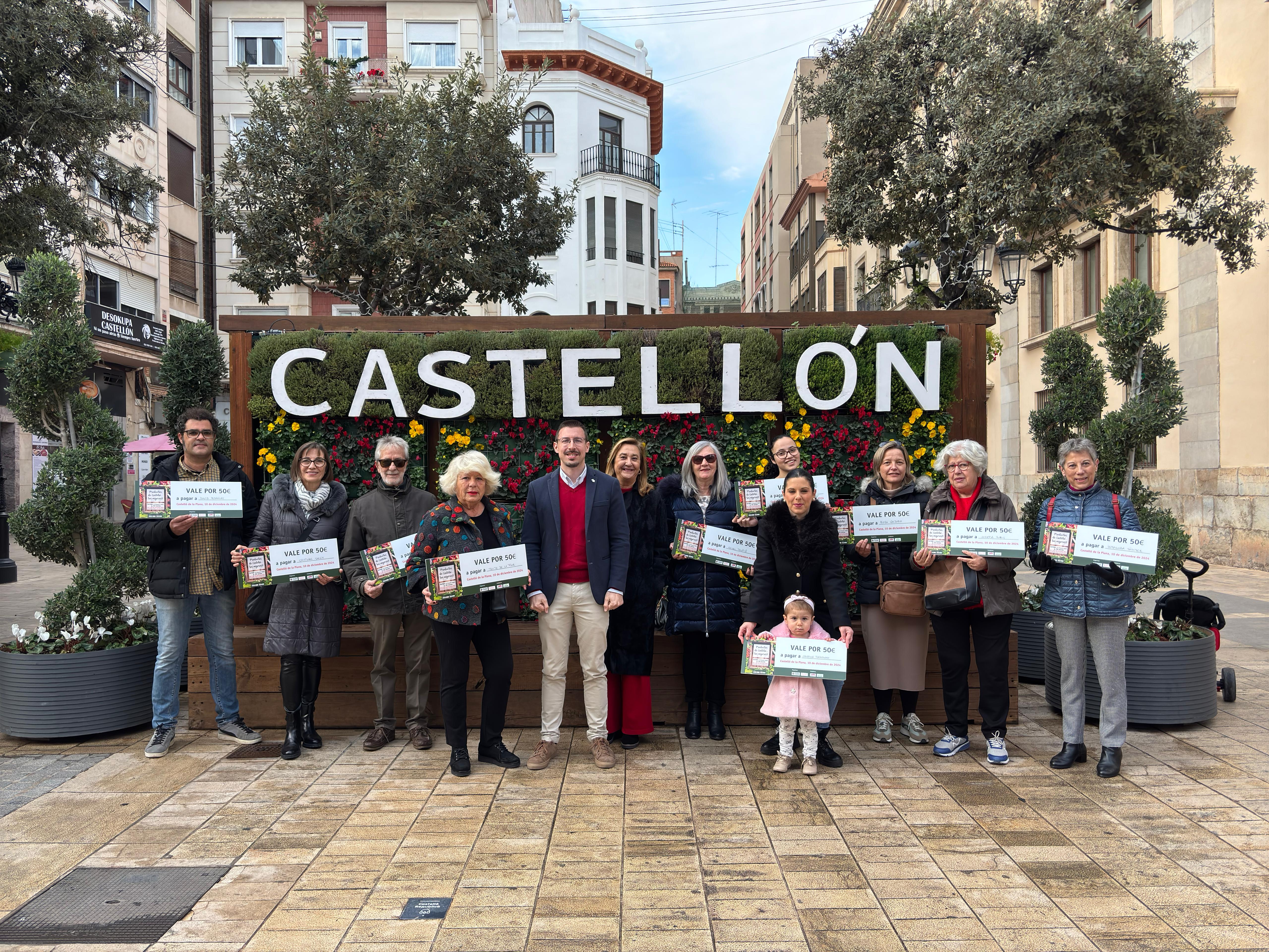 Entrega de cheques regalo de apoyo al comercio local en Castellón