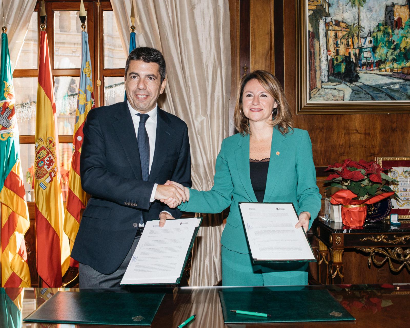 L'alcaldessa de Castelló, Begoña Carrasco, al costat del President de la Generalitat, Carlos Mazón