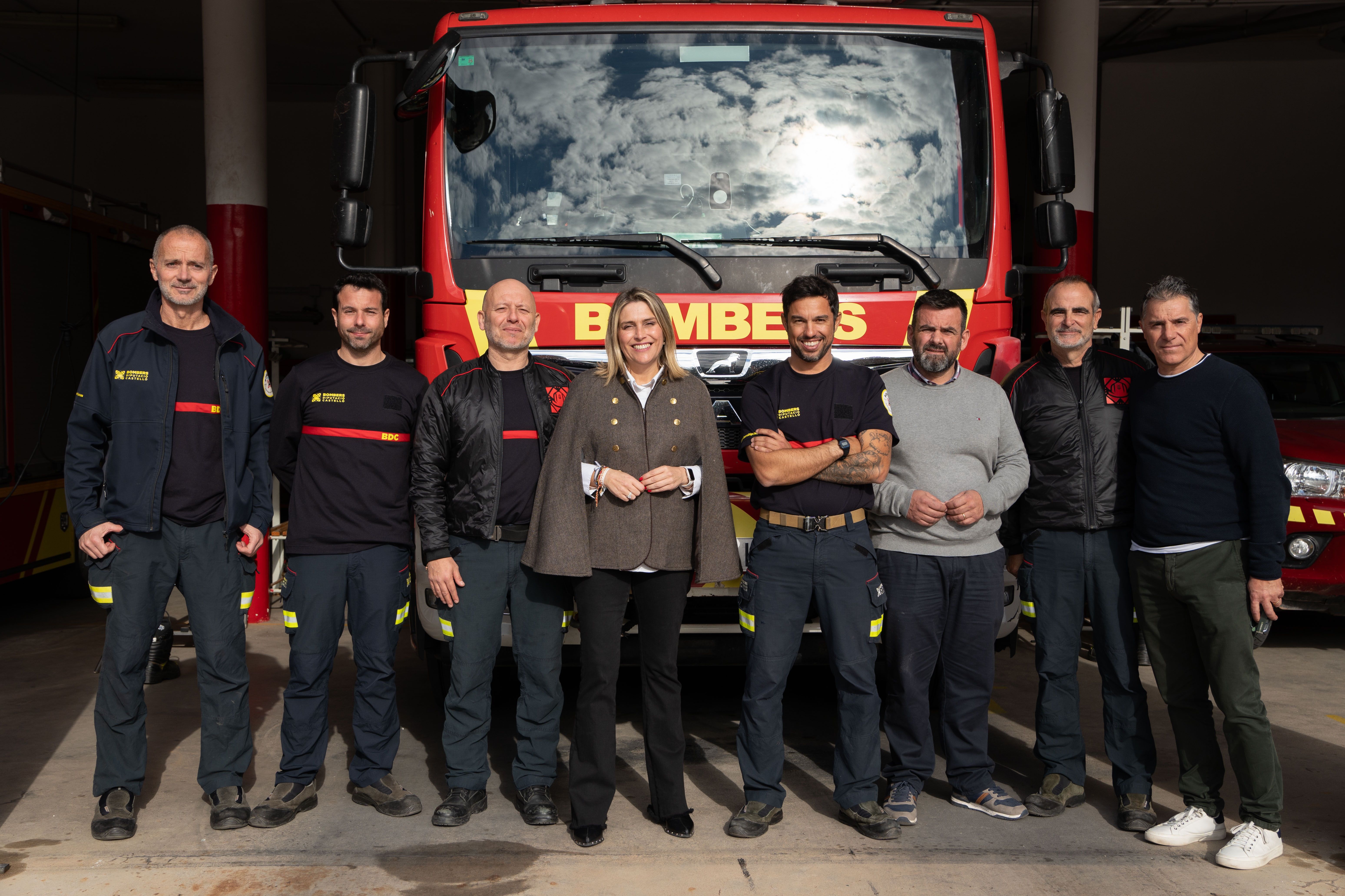 Marta Barrachina amb efectius del Consorci Provincial de Bombers