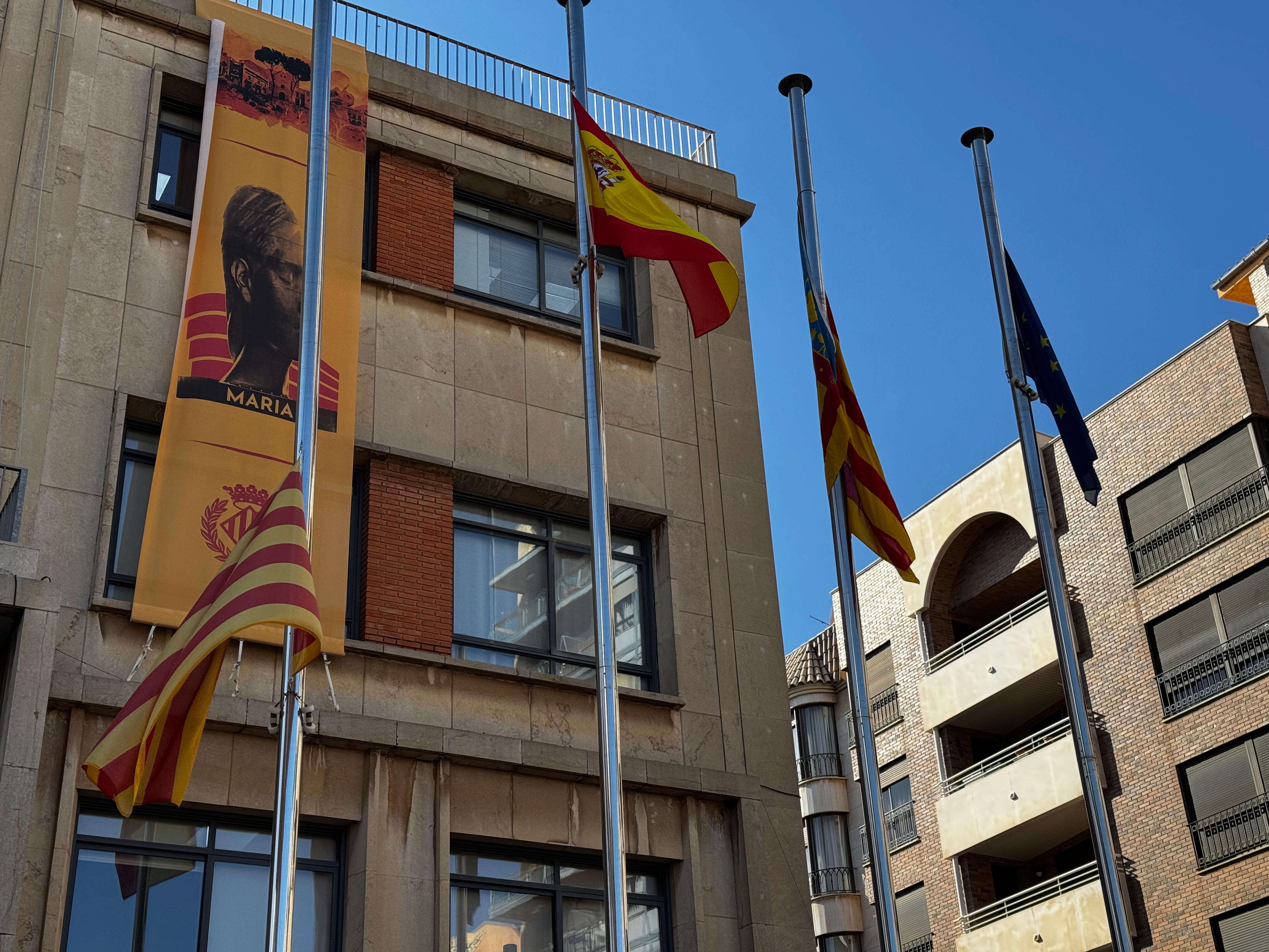 Bandera por duelo en Vila real