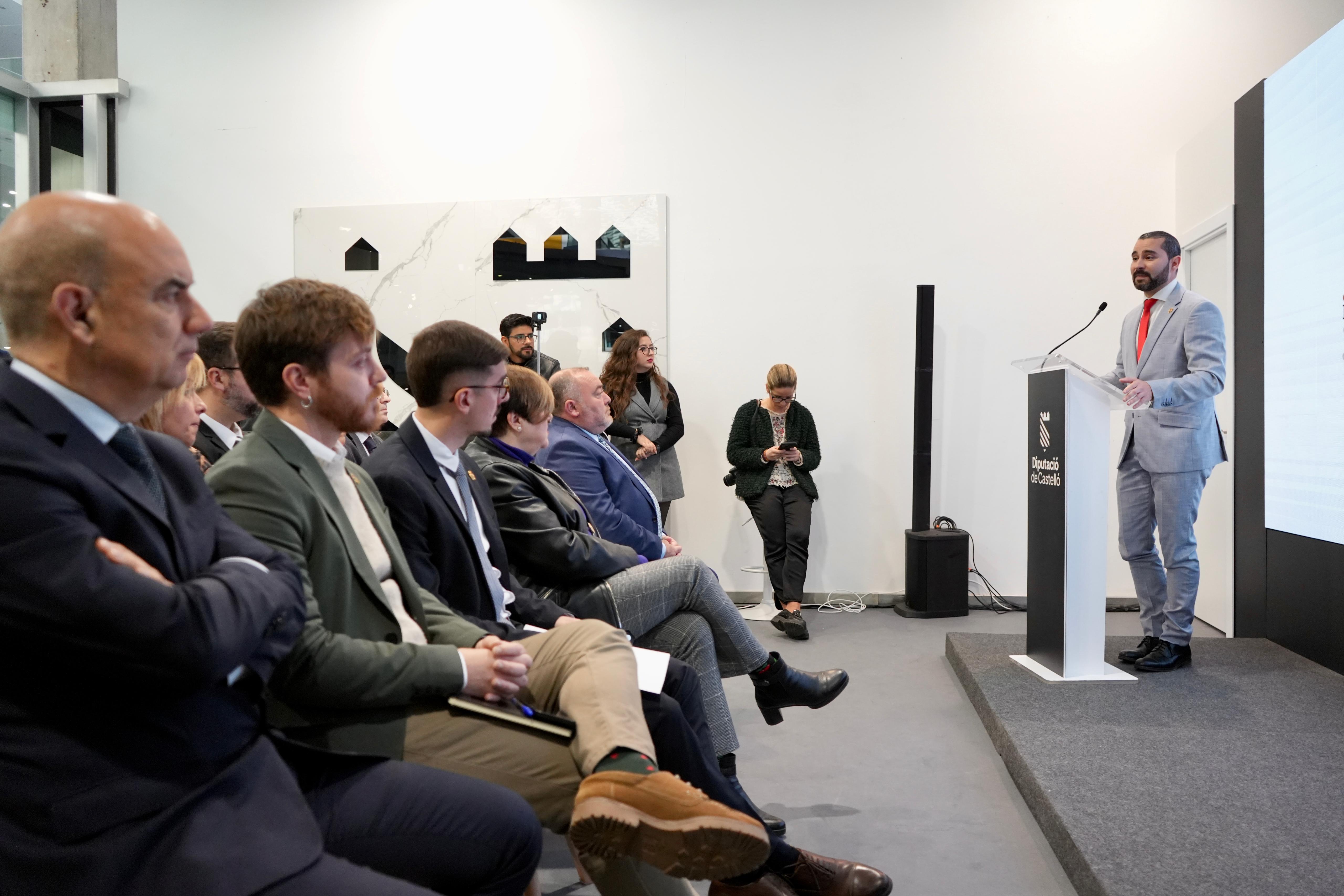 El alcalde de L'Alcora Samuel Falomir en Cevisama 2025