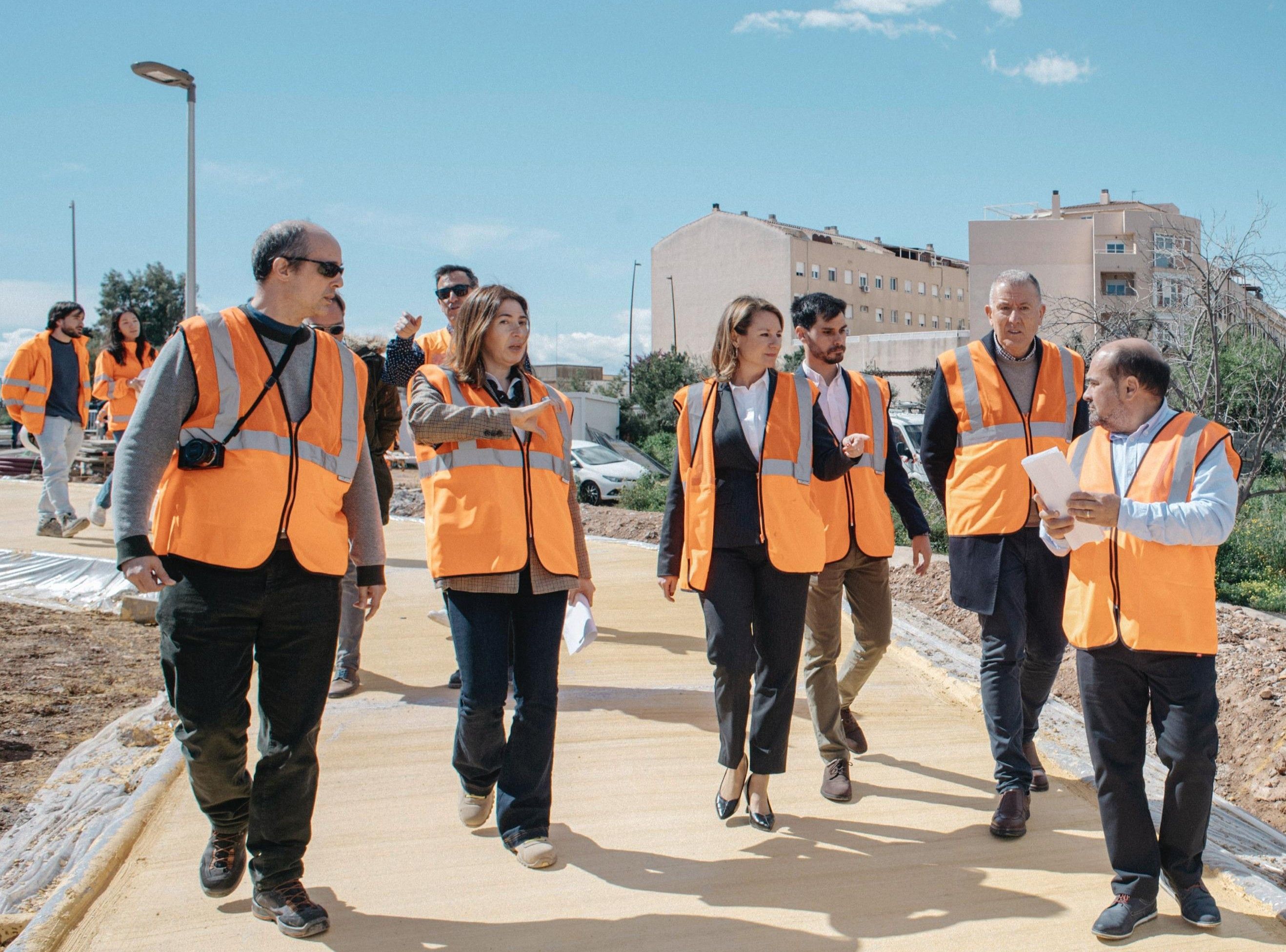 Carrasco en la pasarela sobre el Riu Sec