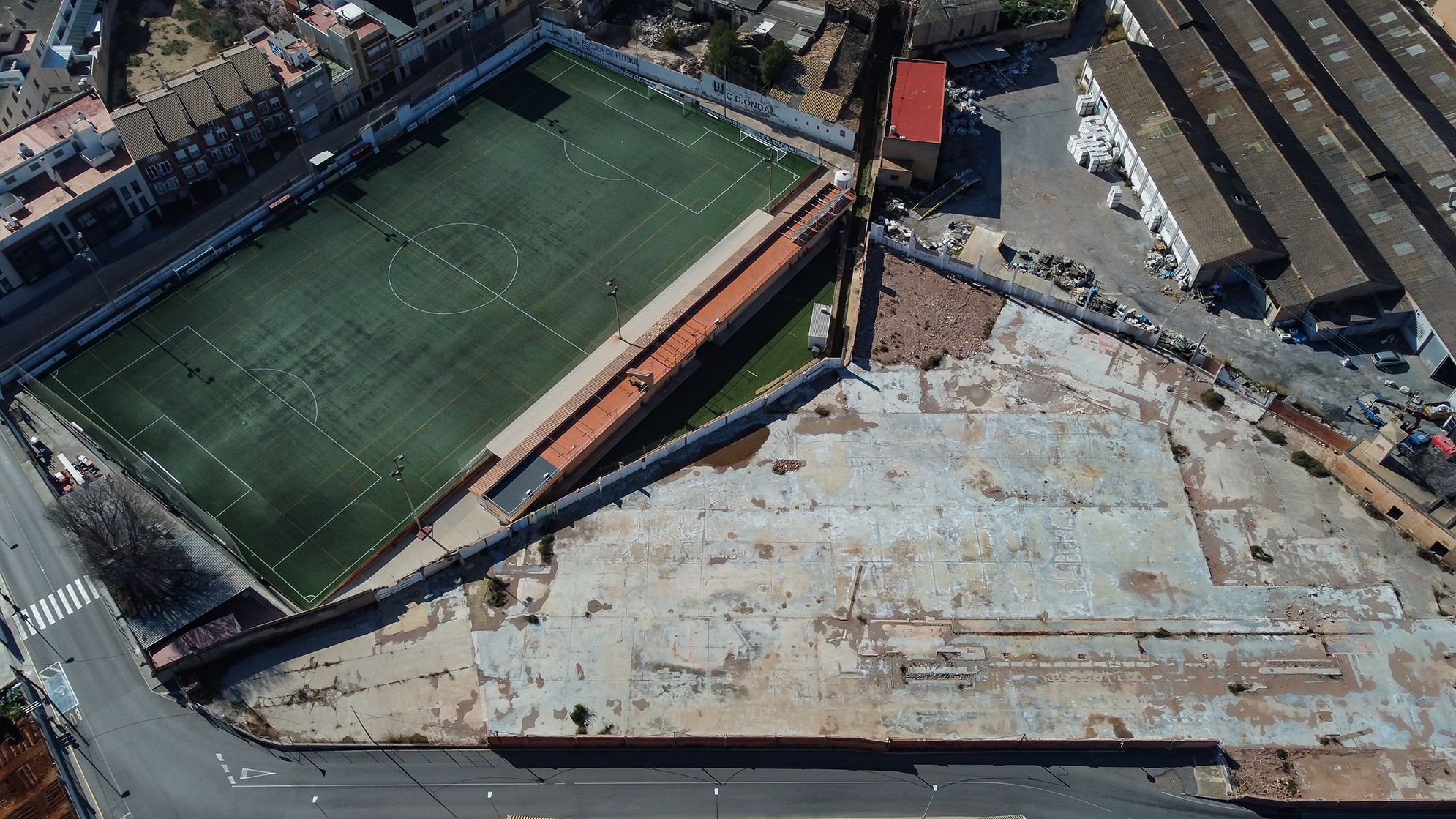 Nova zona d'estacionament en la fàbrica de vidre d'Onda