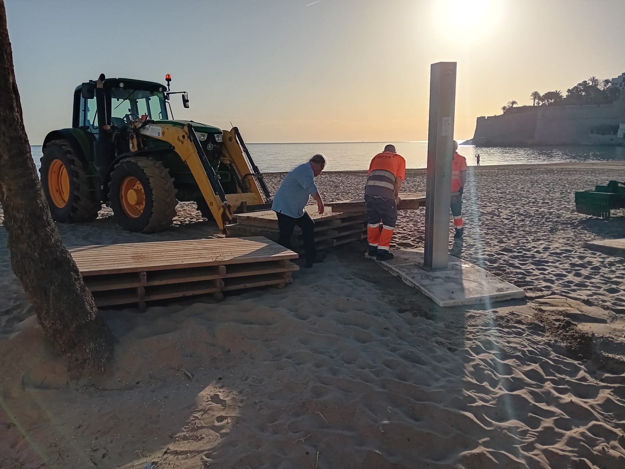 Neteja de platja a Peníscola