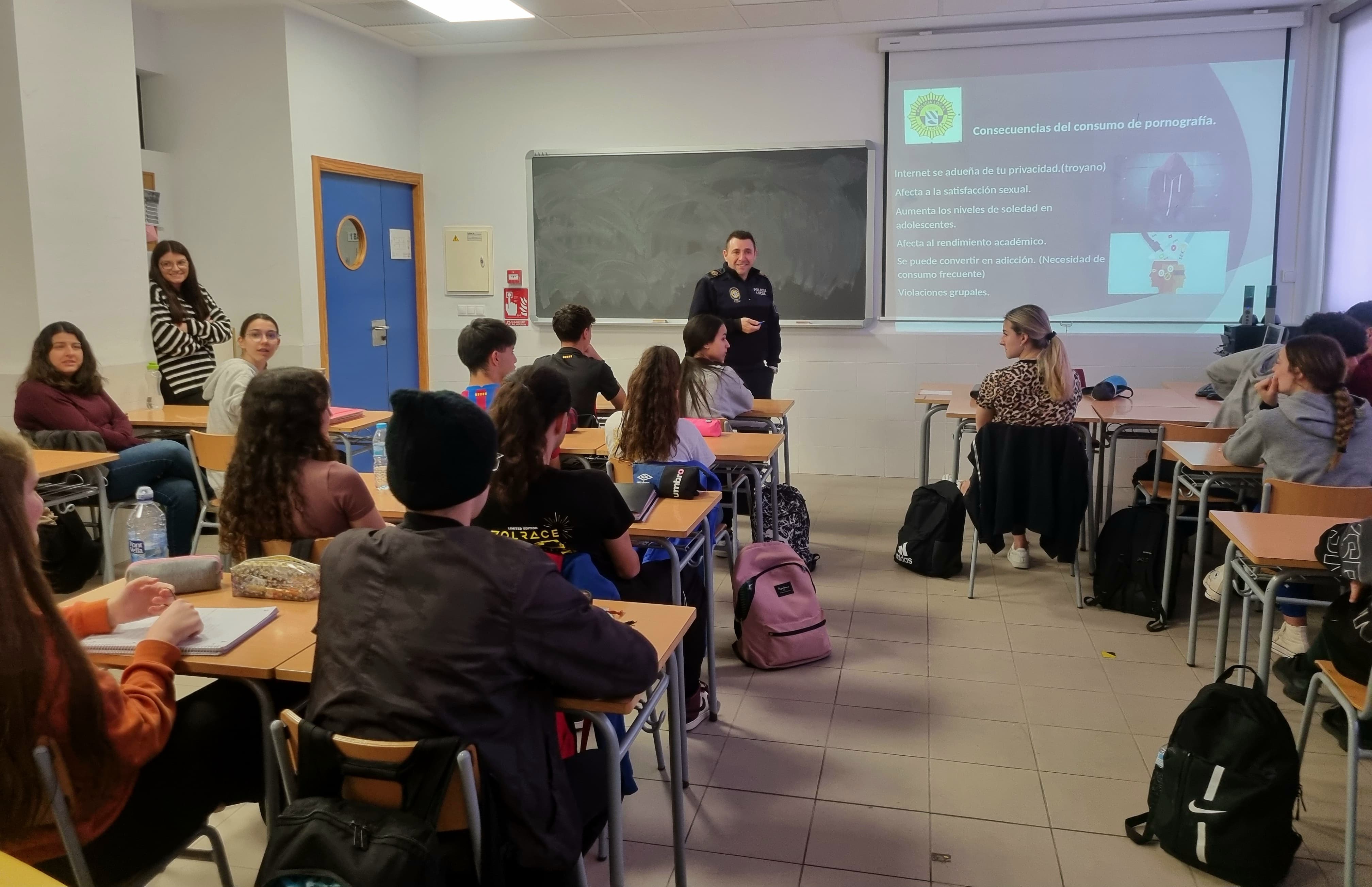 Xarrada de la Policia en un institut de l'Alcora