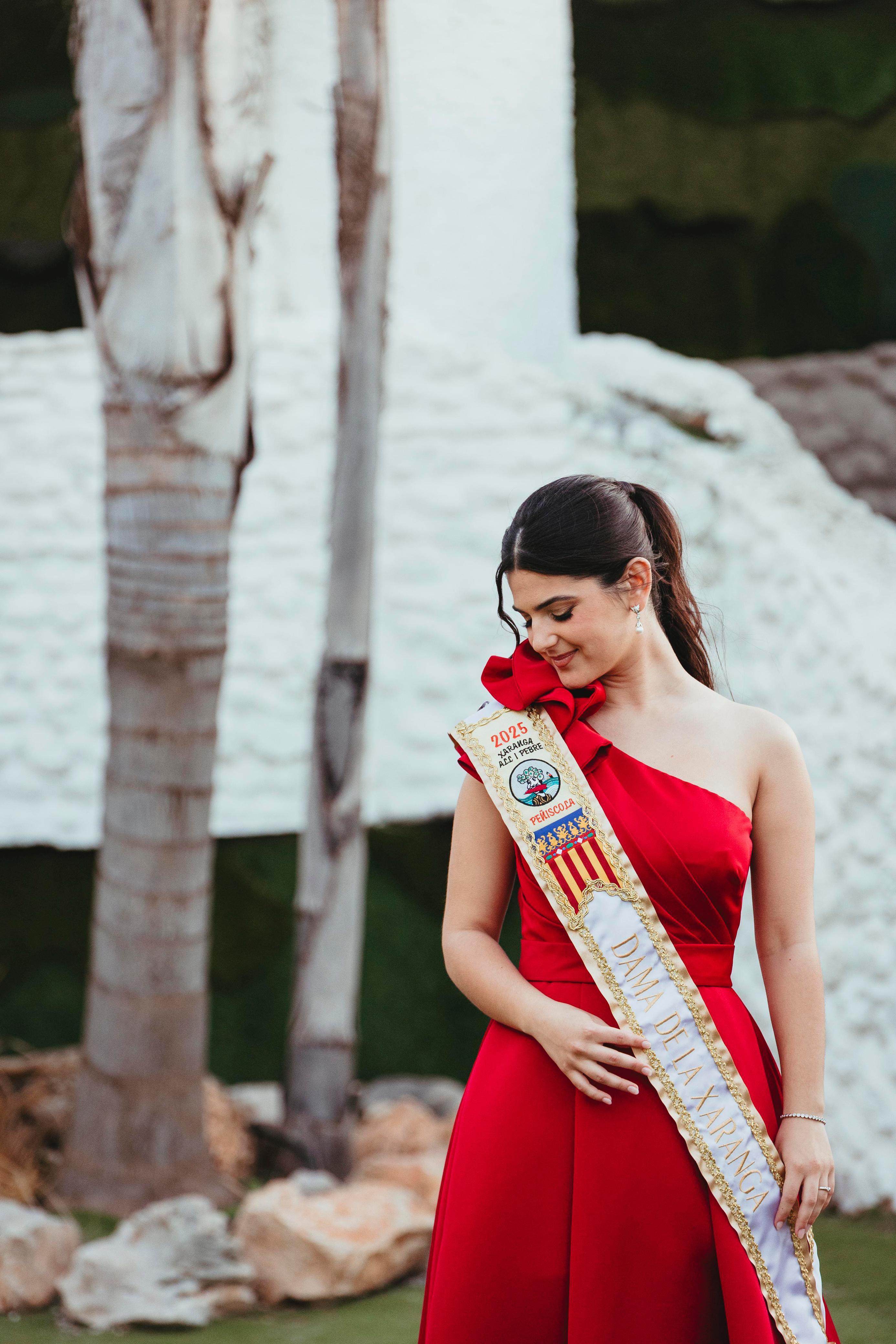 Una de les dames d'honor de les festes de Peníscola
