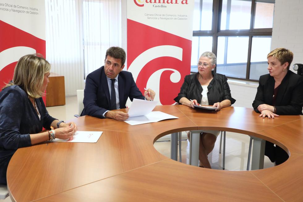 El president de la Generalitat, Carlos Mazón, en una reunió amb la Diputació de Castelló i la Cambra de Comerç