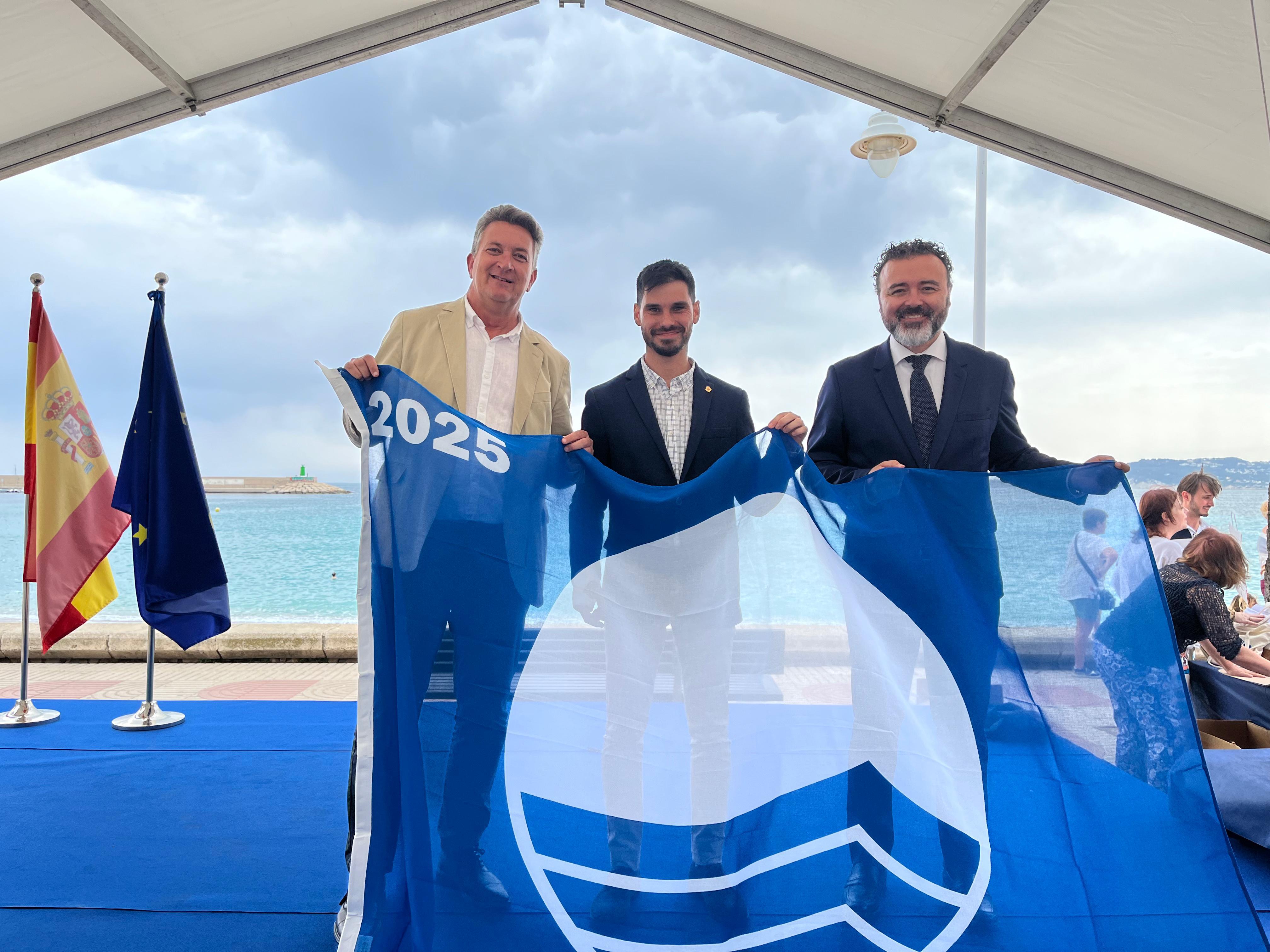 Cristian Ramírez amb la bandera blava