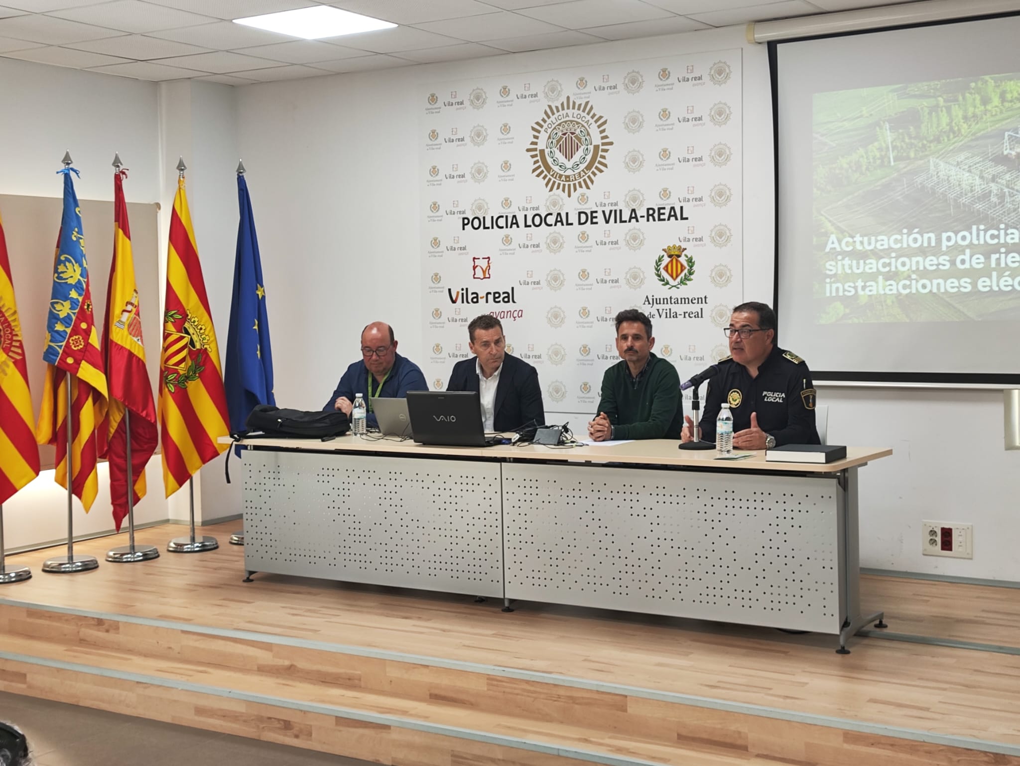 La Policia Local de Vila-real forma 30 persones en riscos elèctrics